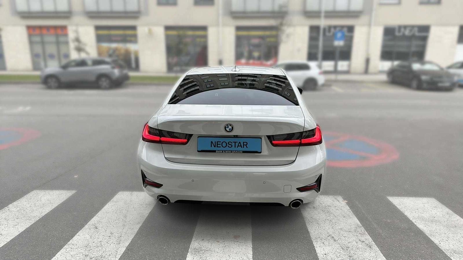BMW serija 3 330i, fotografija 3