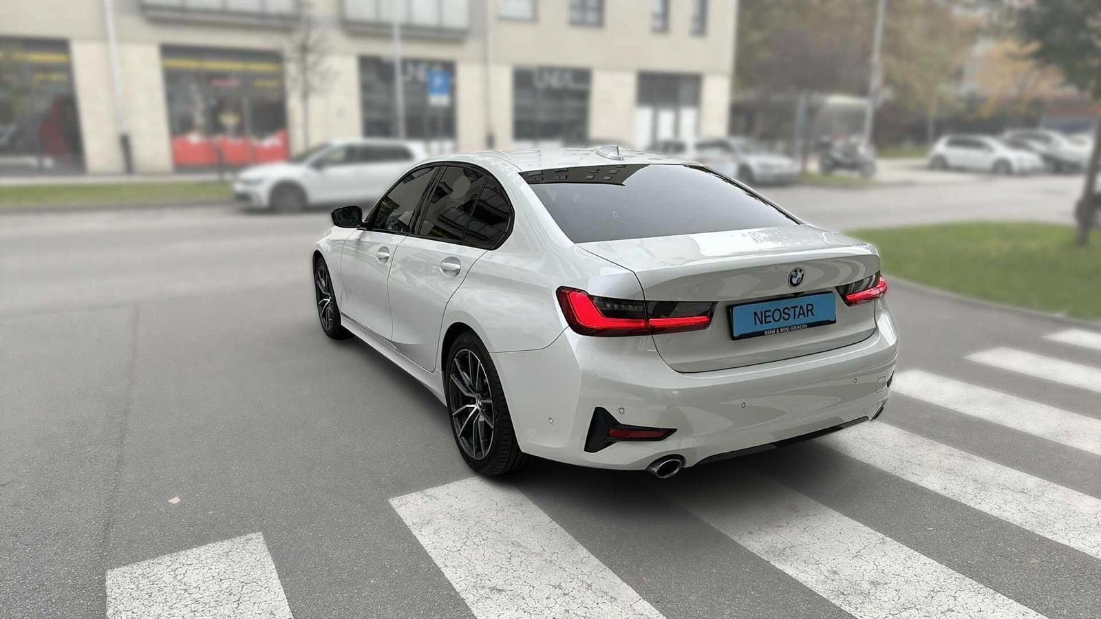 BMW serija 3 330i, fotografija 6