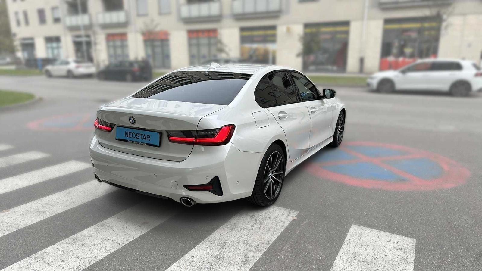 BMW serija 3 330i, fotografija 8