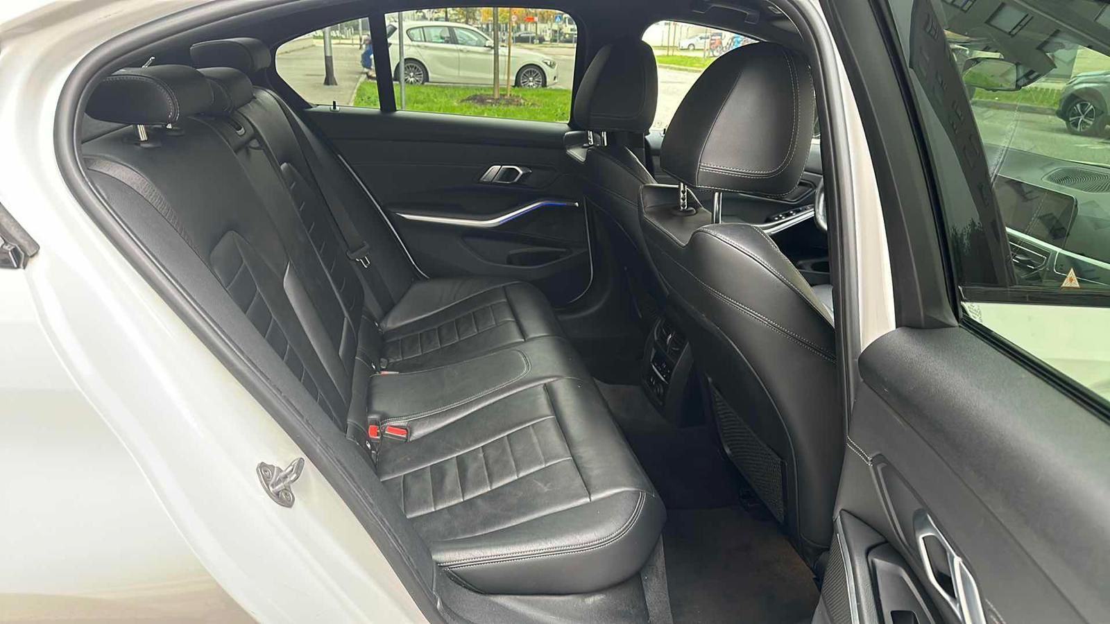 BMW serija 3 330i, fotografija 14