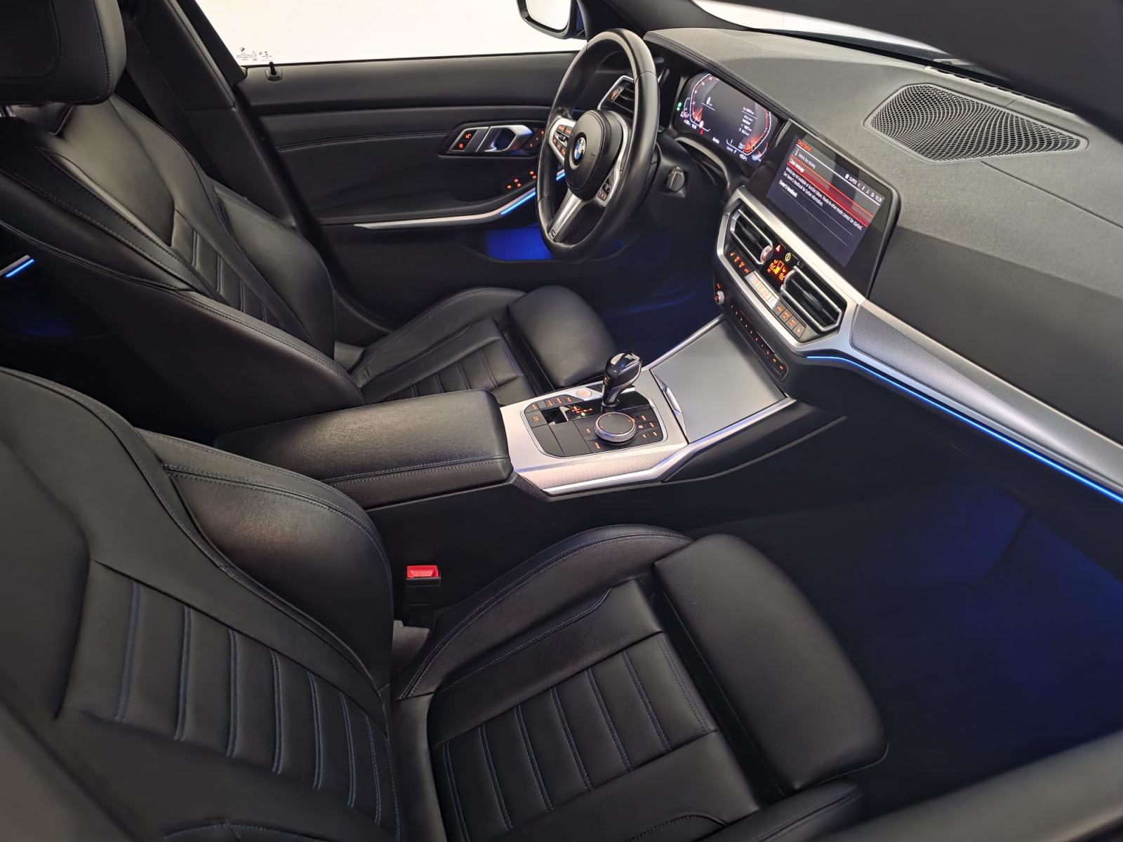 BMW serija 3 automatik 320d Xdrive, M paket,alu19, servisna,garažiran, fotografija 12
