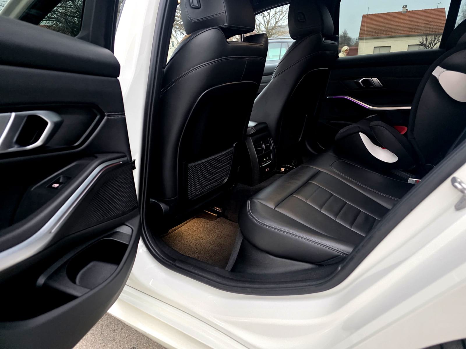 BMW serija 3 automatik 320d Xdrive, M paket,alu19, servisna,garažiran, fotografija 10