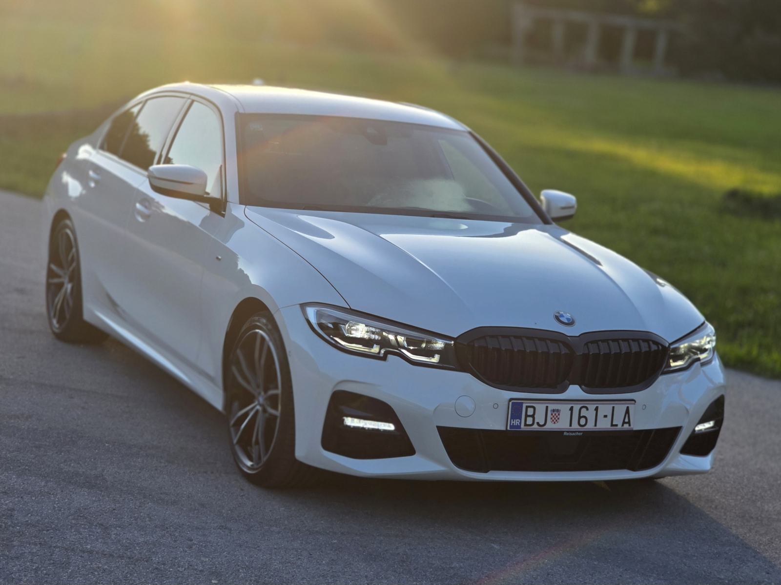 BMW serija 3 automatik 320d Xdrive, M paket,alu19, servisna,garažiran, fotografija 2