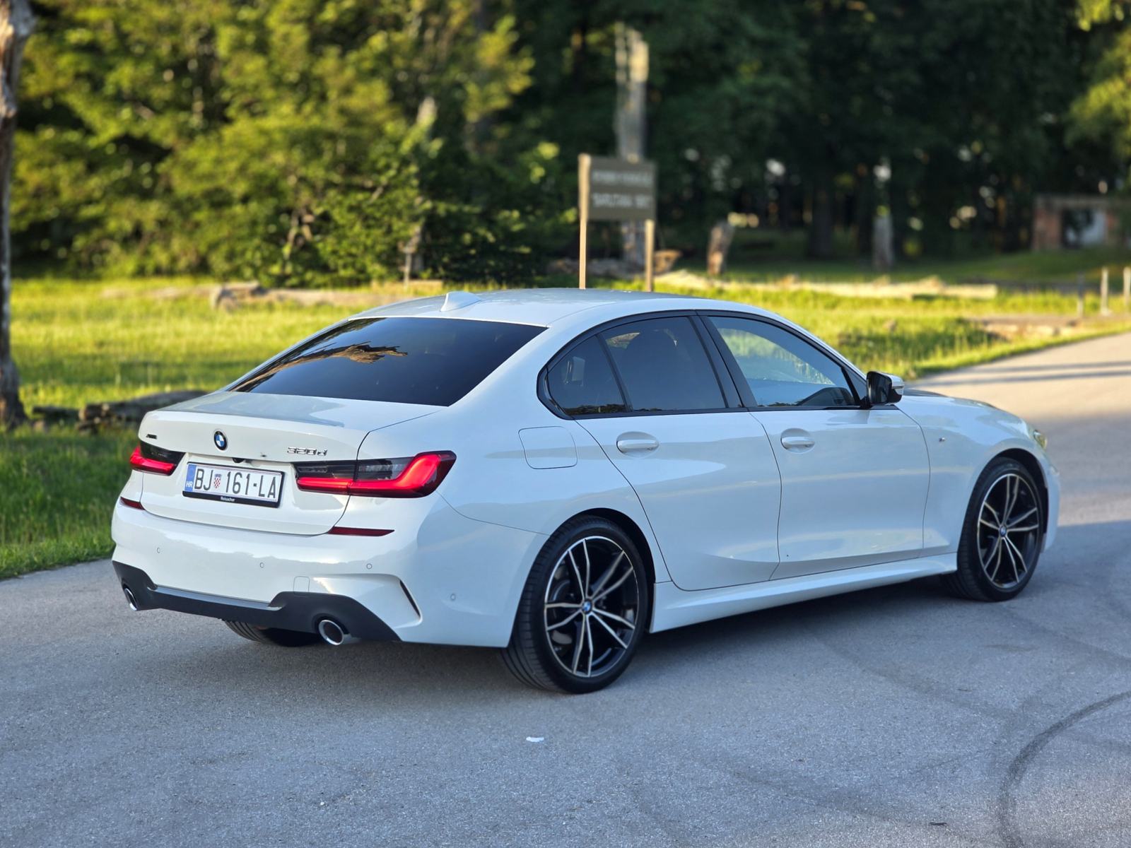 BMW serija 3 automatik 320d Xdrive, M paket,alu19, servisna,garažiran, fotografija 3