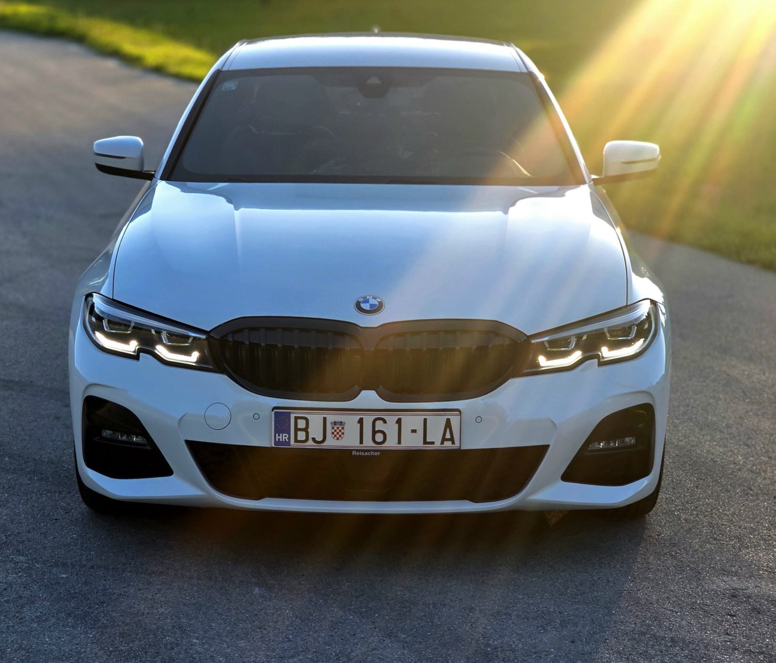 BMW serija 3 automatik 320d Xdrive, M paket,alu19, servisna,garažiran, fotografija 1