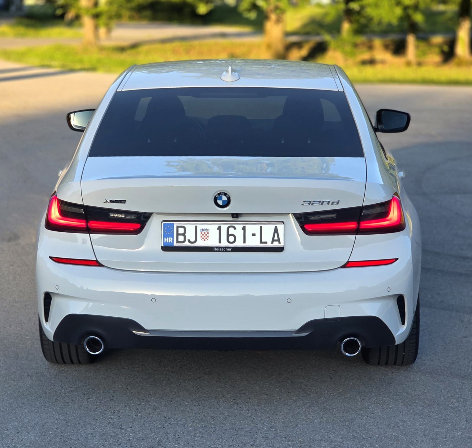 BMW serija 3 automatik 320d Xdrive, M paket,alu19, servisna,garažiran, fotografija 4