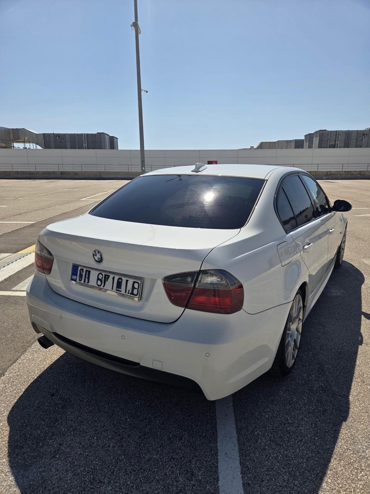 BMW serija 3 E90 320d M-paket, xenon, alu 18, fotografija 2