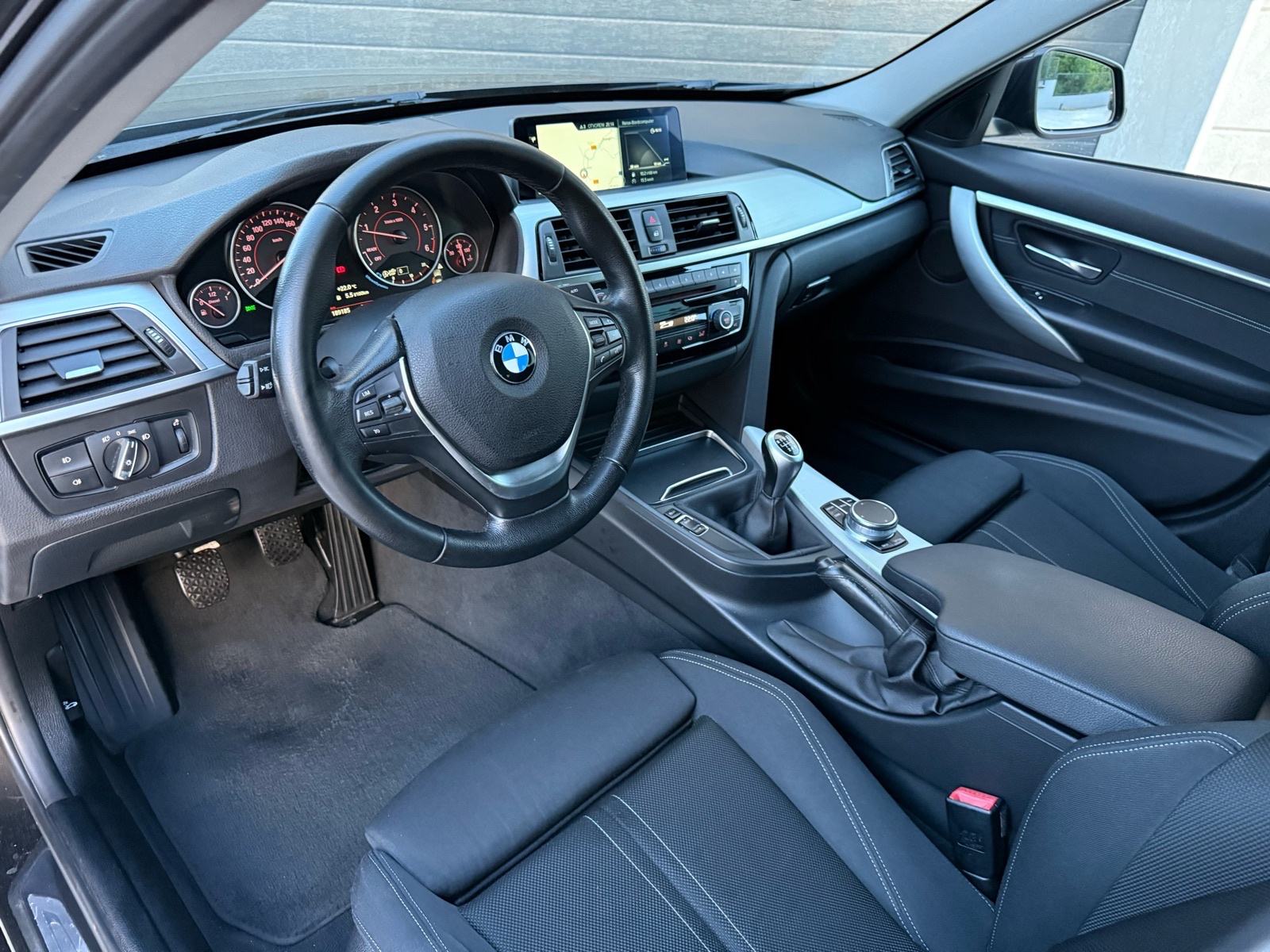 BMW serija 3 F30 - Sport Line 2017. - NBT navi- PDC - Led -, fotografija 19