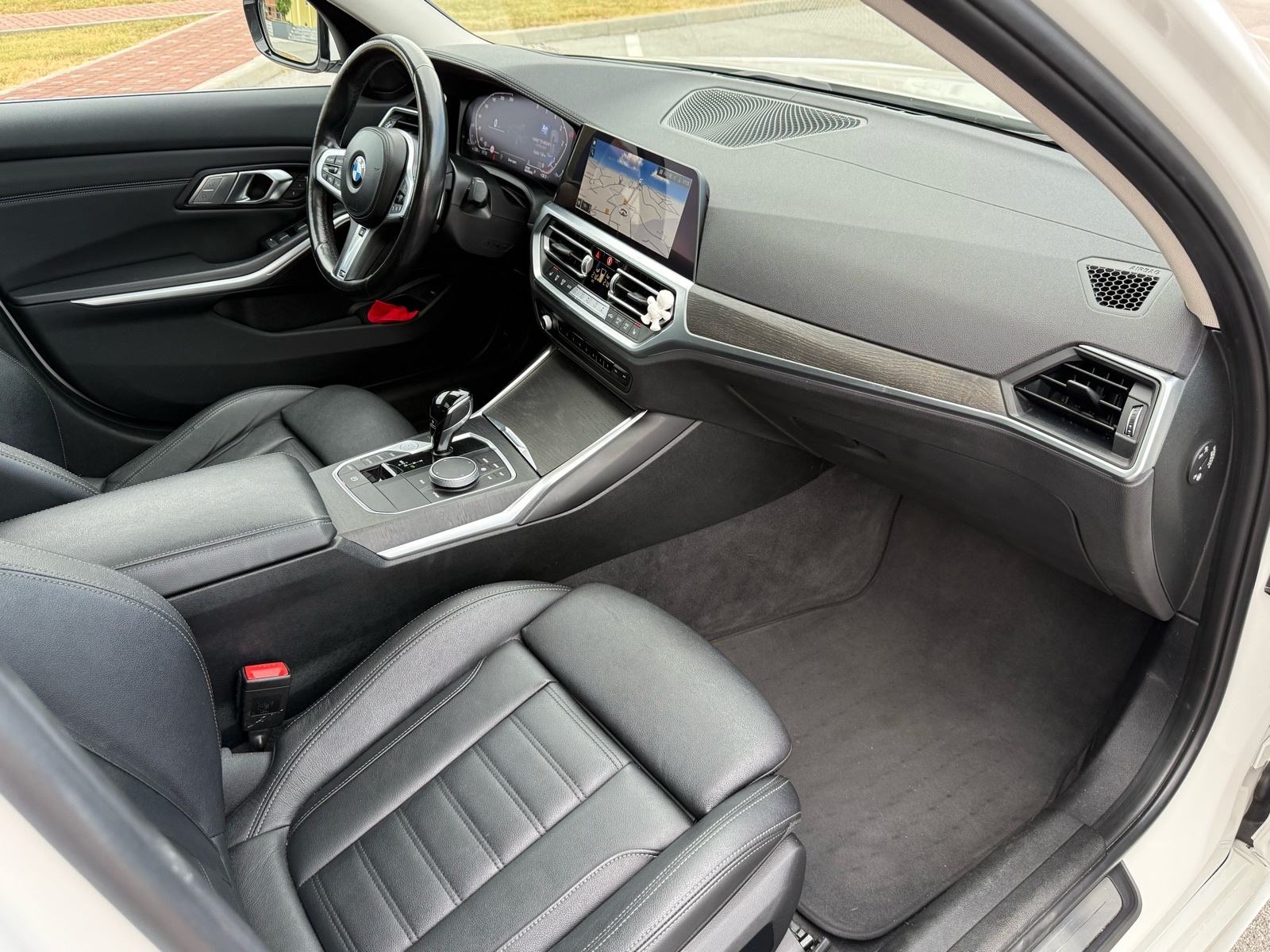 BMW serija 3 M-Paket/XDRIVE/HUD/KROVNI PROZOR/KAMERA/FULL/TOP STANJE!, fotografija 17