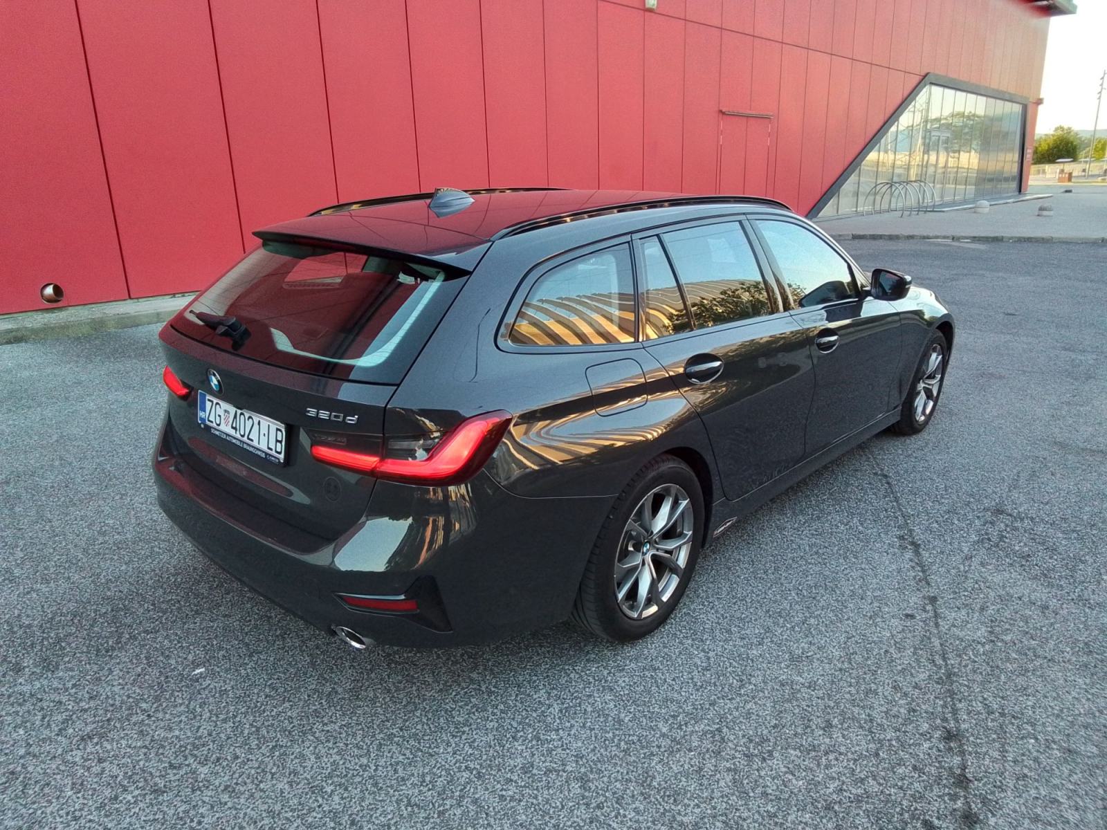 BMW serija 3 MILD HYBRID 320d INDIVIDUAL, fotografija 3