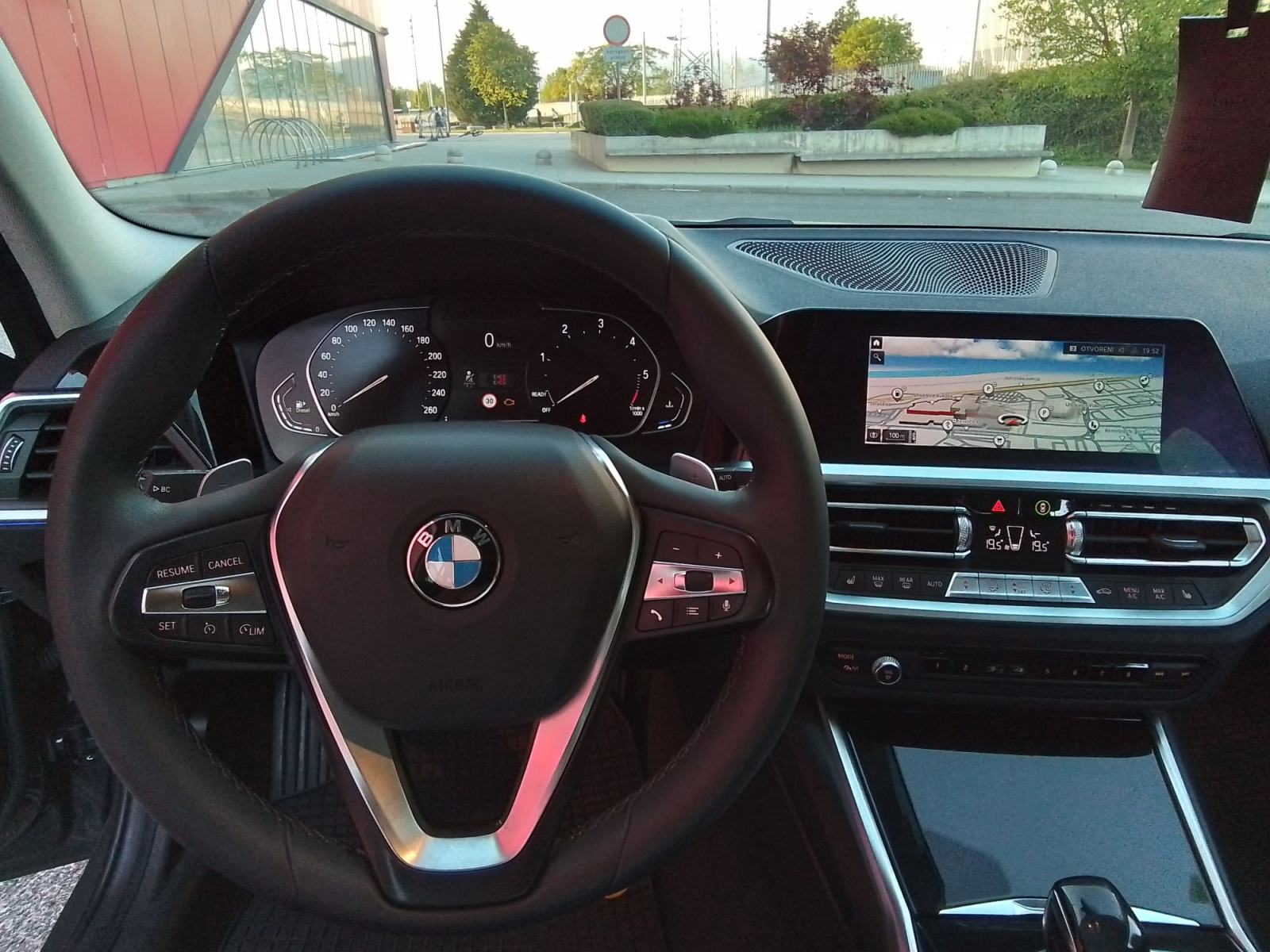 BMW serija 3 MILD HYBRID 320d INDIVIDUAL, fotografija 15