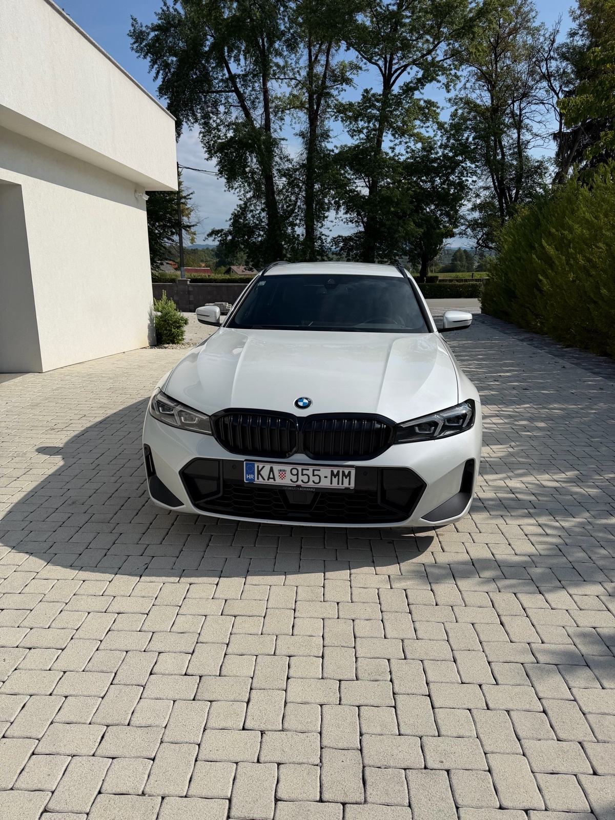 BMW 320 d xdrive M, pogled izvana - slika 1