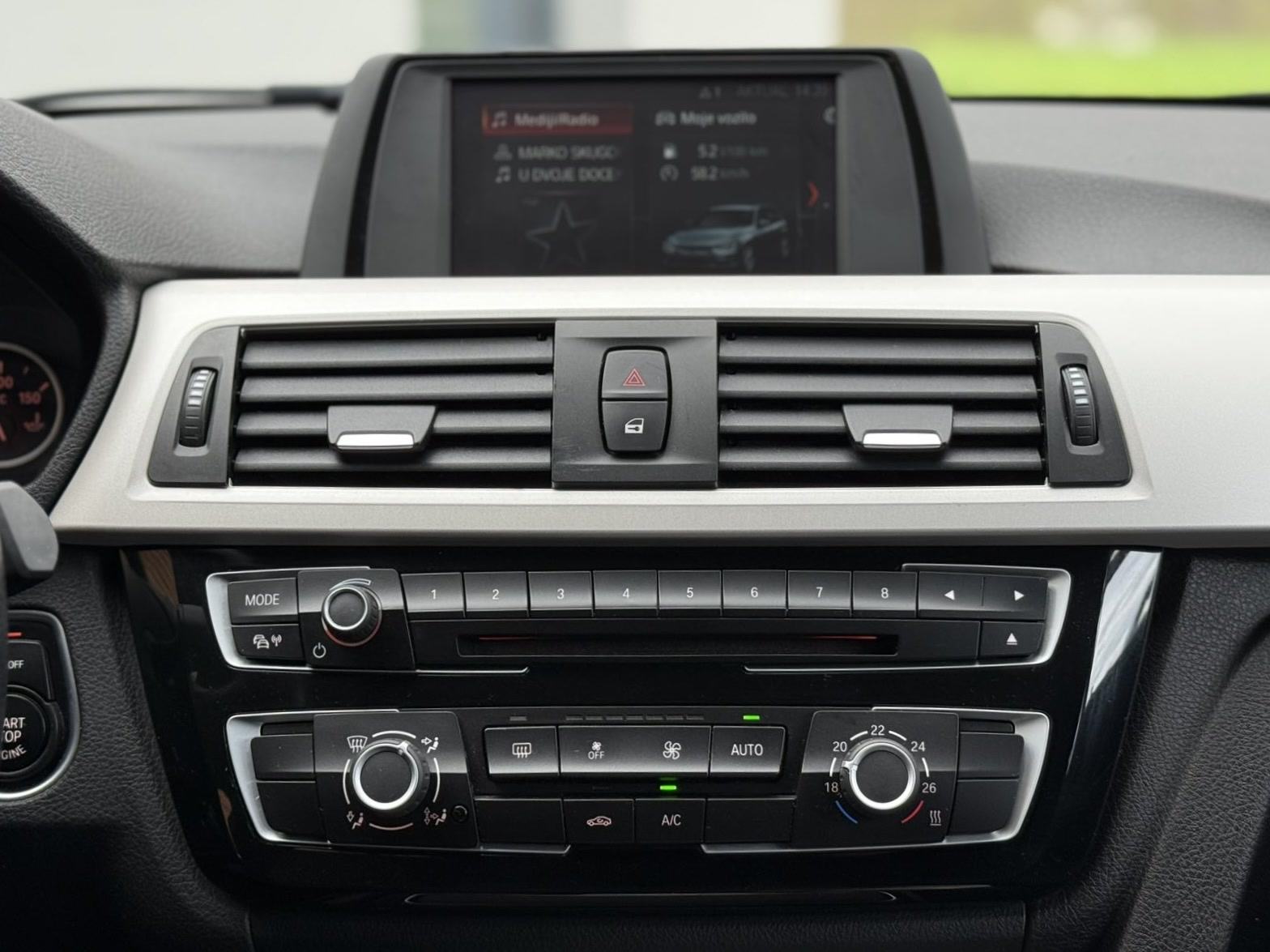 BMW serija 3 Touring 316d Aut. LED-TEMPOMAT-PARK SENZORI, fotografija 14