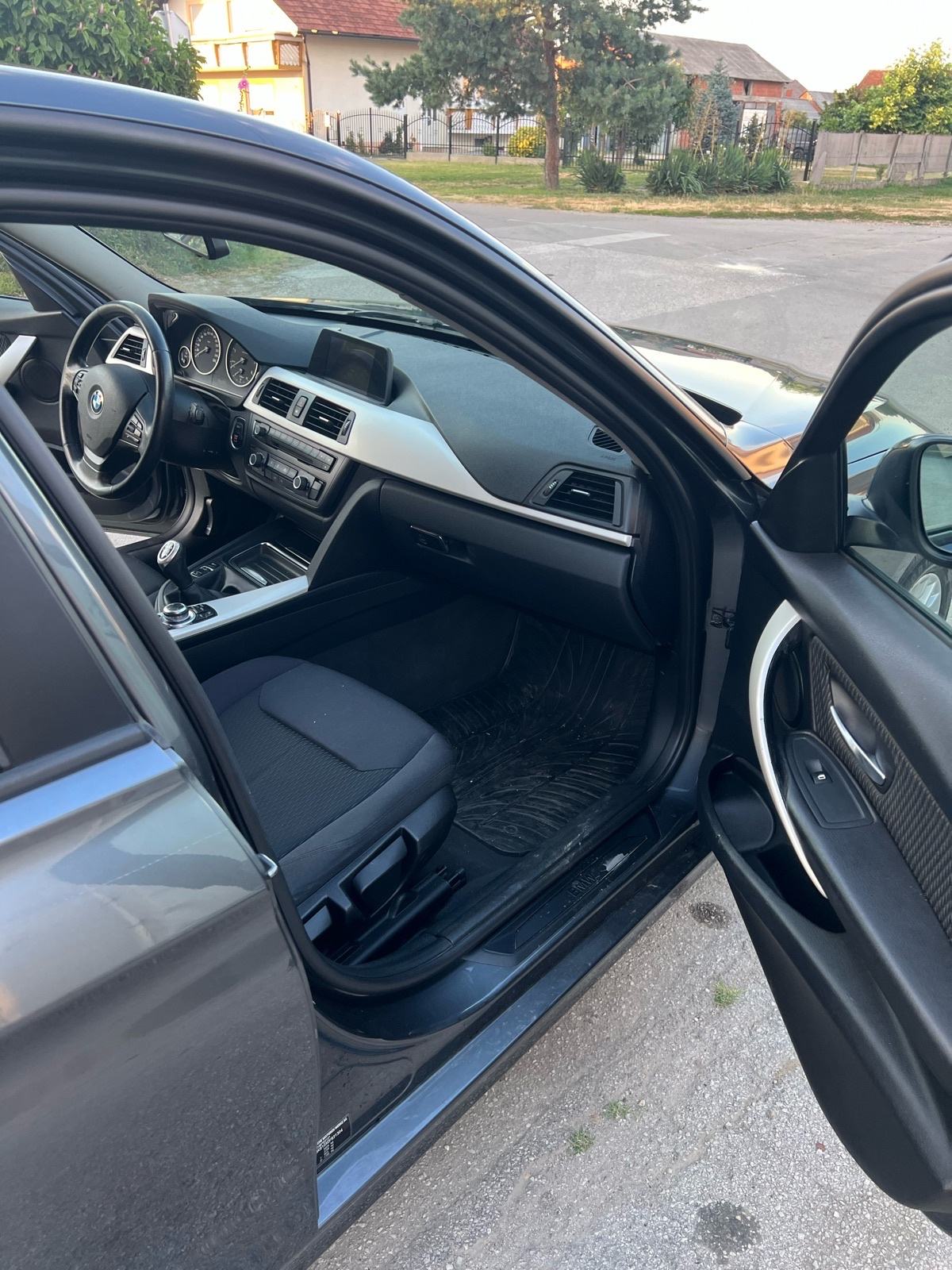 BMW serija 3 Touring 316d, fotografija 20