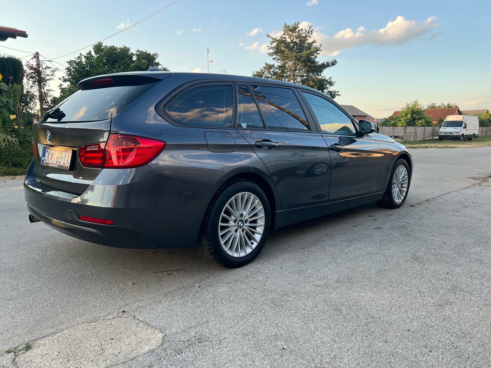 BMW serija 3 Touring 316d, fotografija 19
