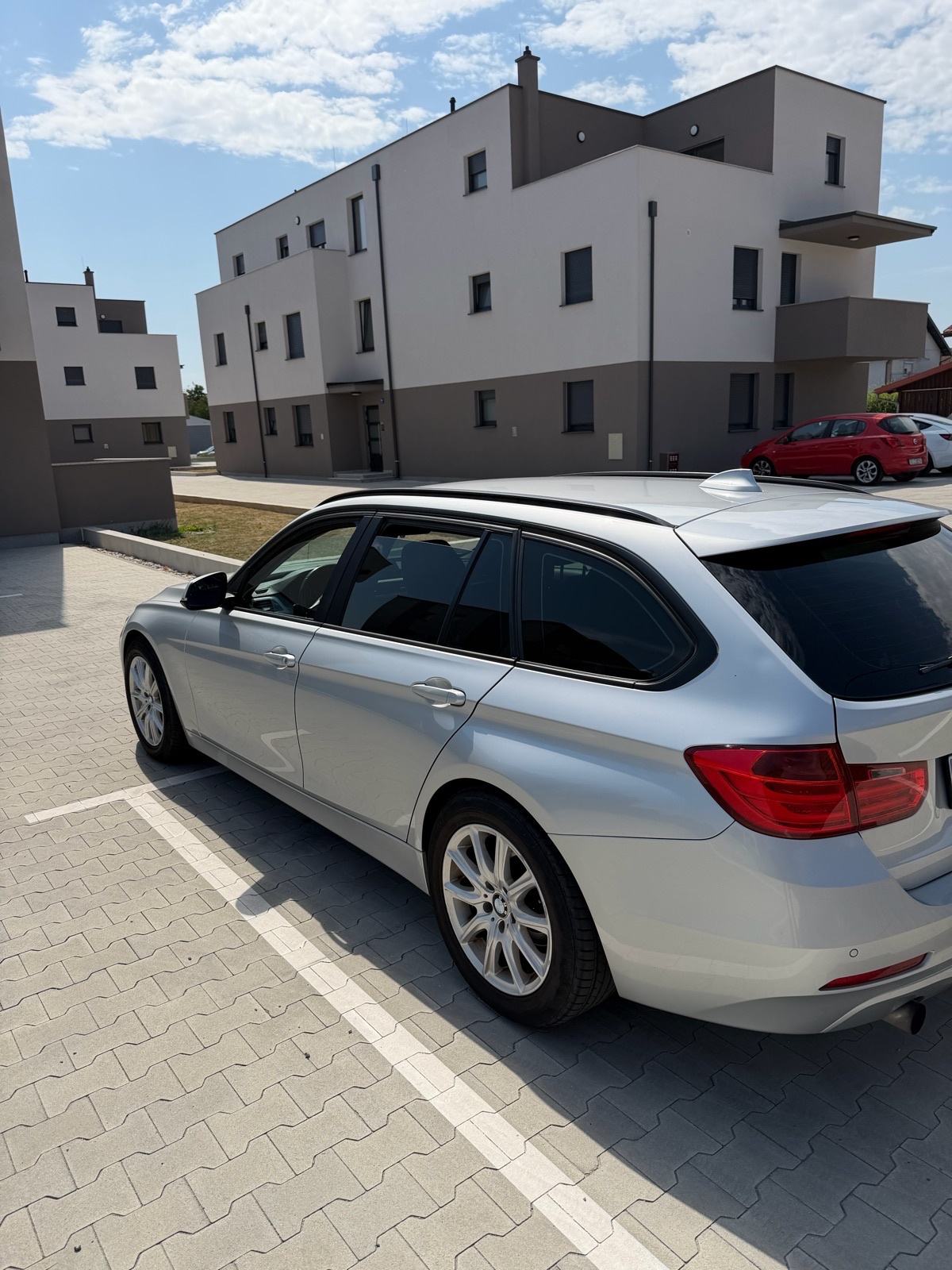 BMW serija 3 Touring 316d, fotografija 18