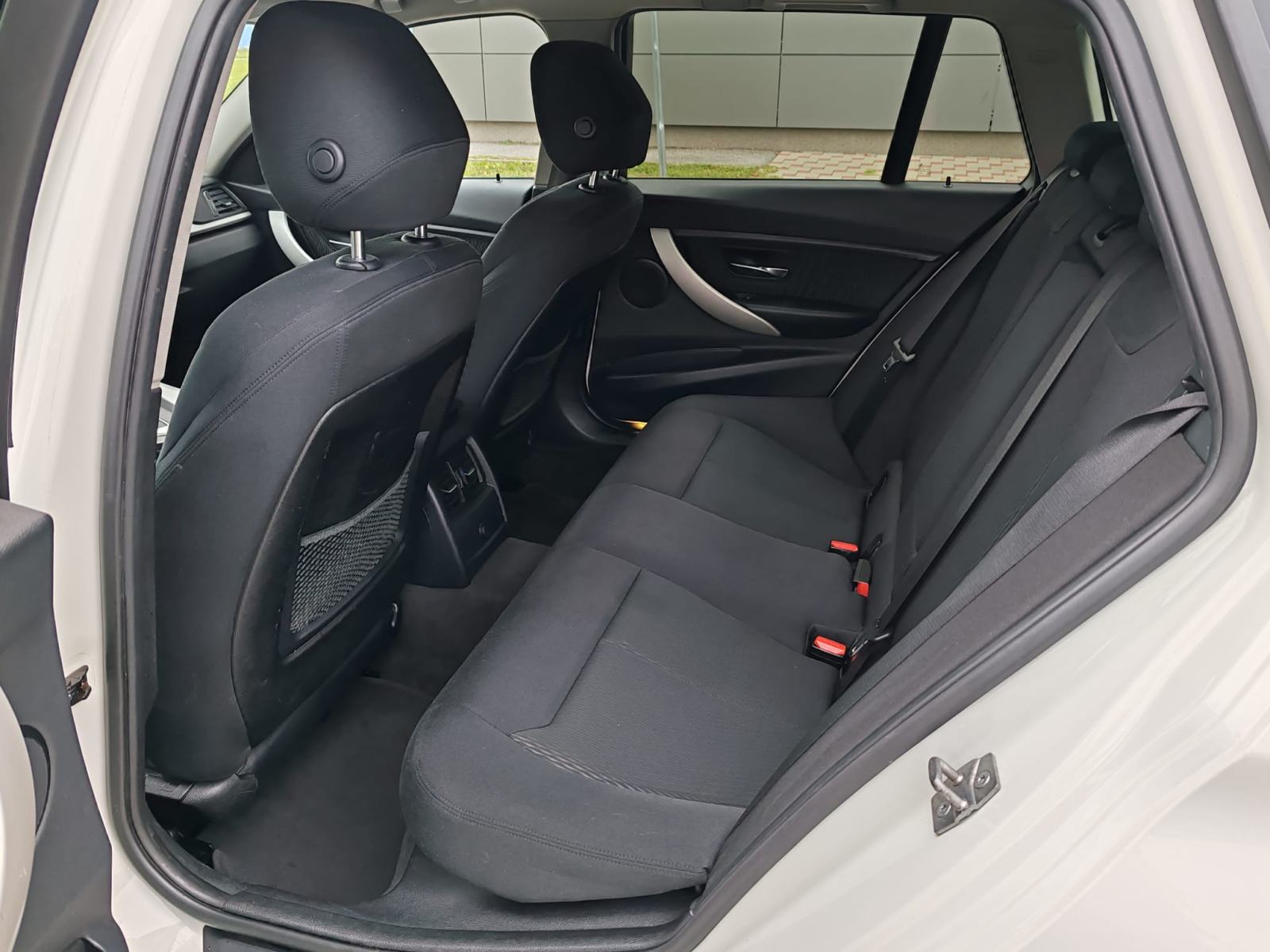 BMW serija 3 Touring 318d automatik 2012G. 223000 KARTICE, fotografija 8