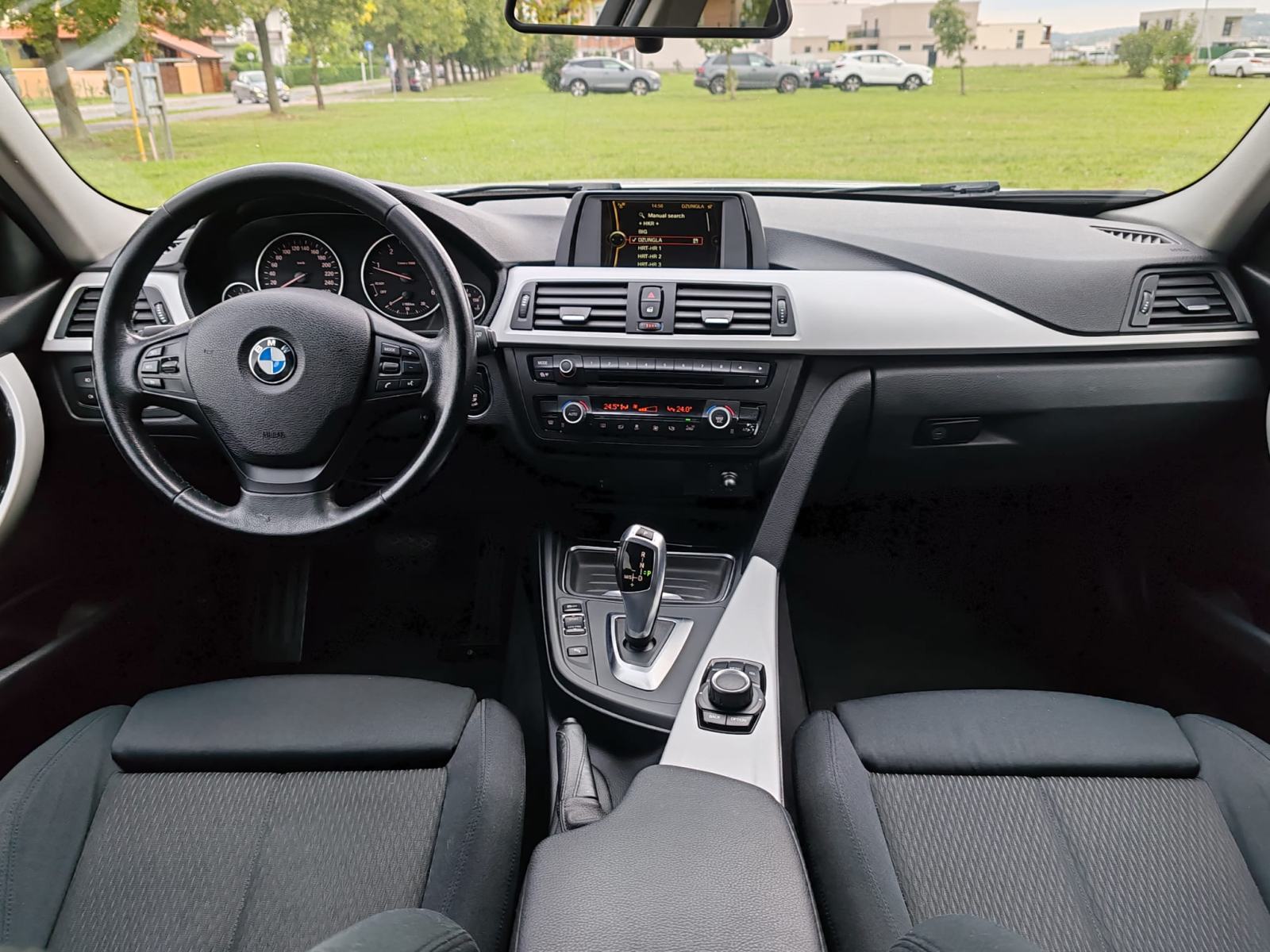 BMW serija 3 Touring 318d automatik 2012G. 223000 KARTICE, fotografija 13