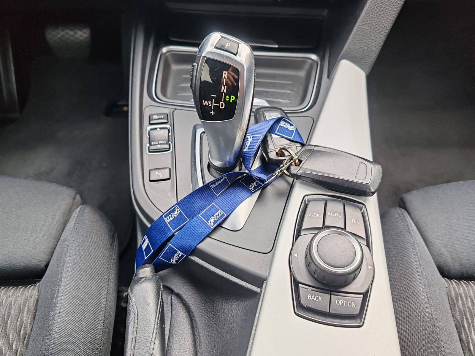 BMW serija 3 Touring 318d automatik 2012G. 223000 KARTICE, fotografija 14