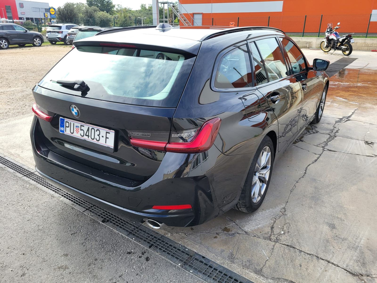 BMW serija 3 Touring 318d automatik, fotografija 6