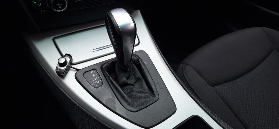 BMW 318d touring, AUT, AUT. DVOJNA KLIMA, LED, SENZORI, NA IME..., fotografija 17