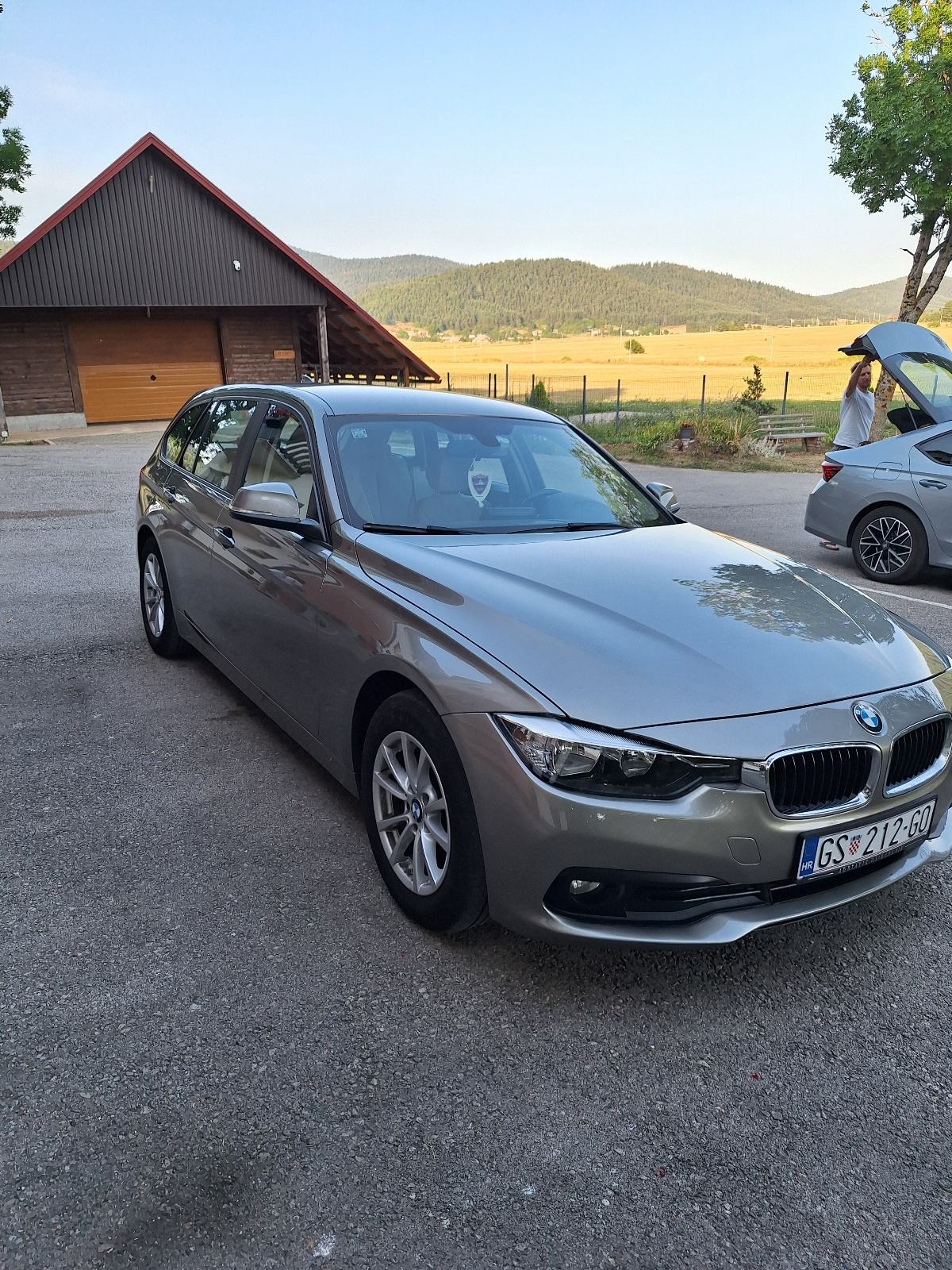 BMW serija 3 Touring 318d automatik, fotografija 2