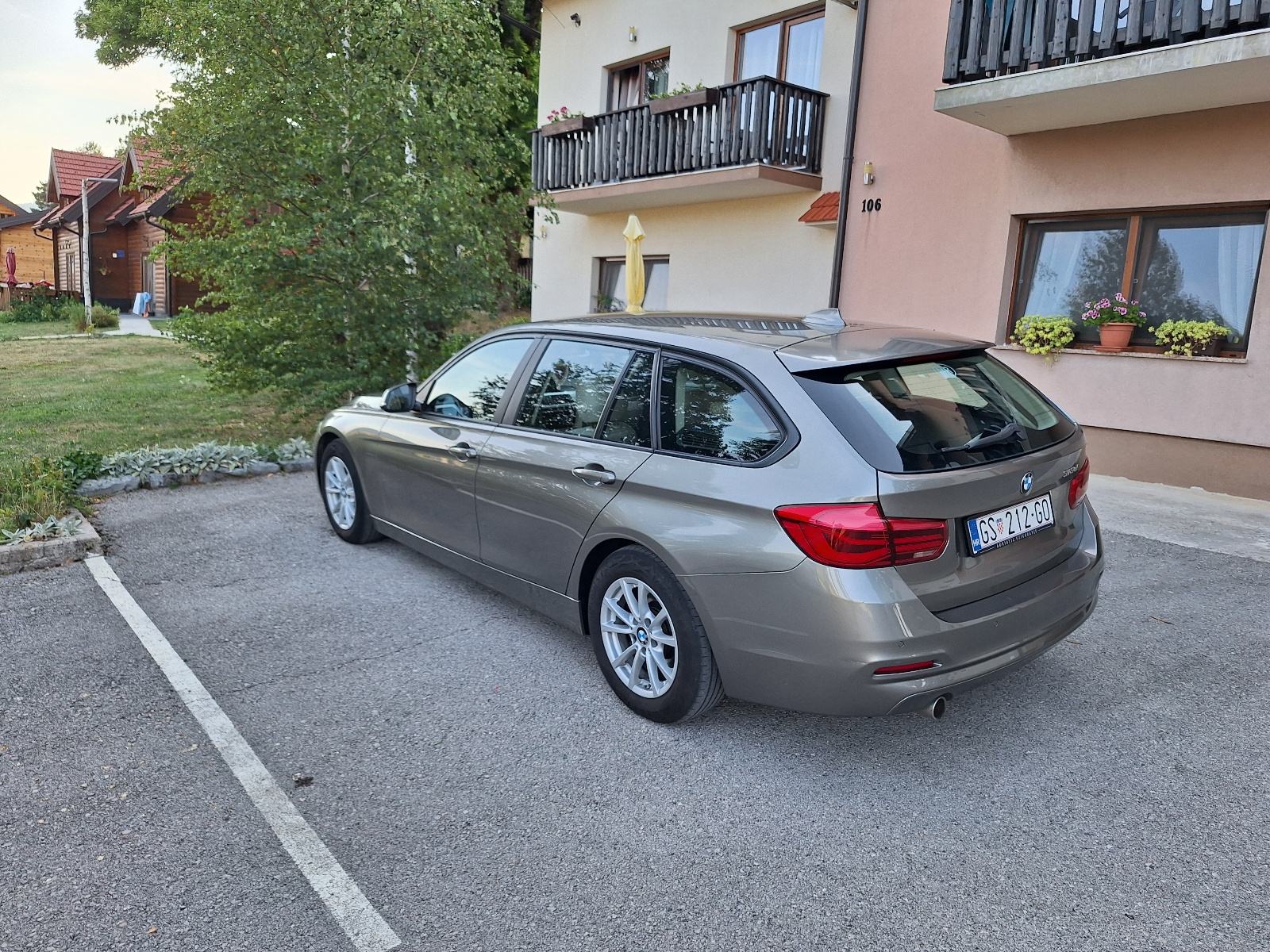 BMW serija 3 Touring 318d automatik, fotografija 6