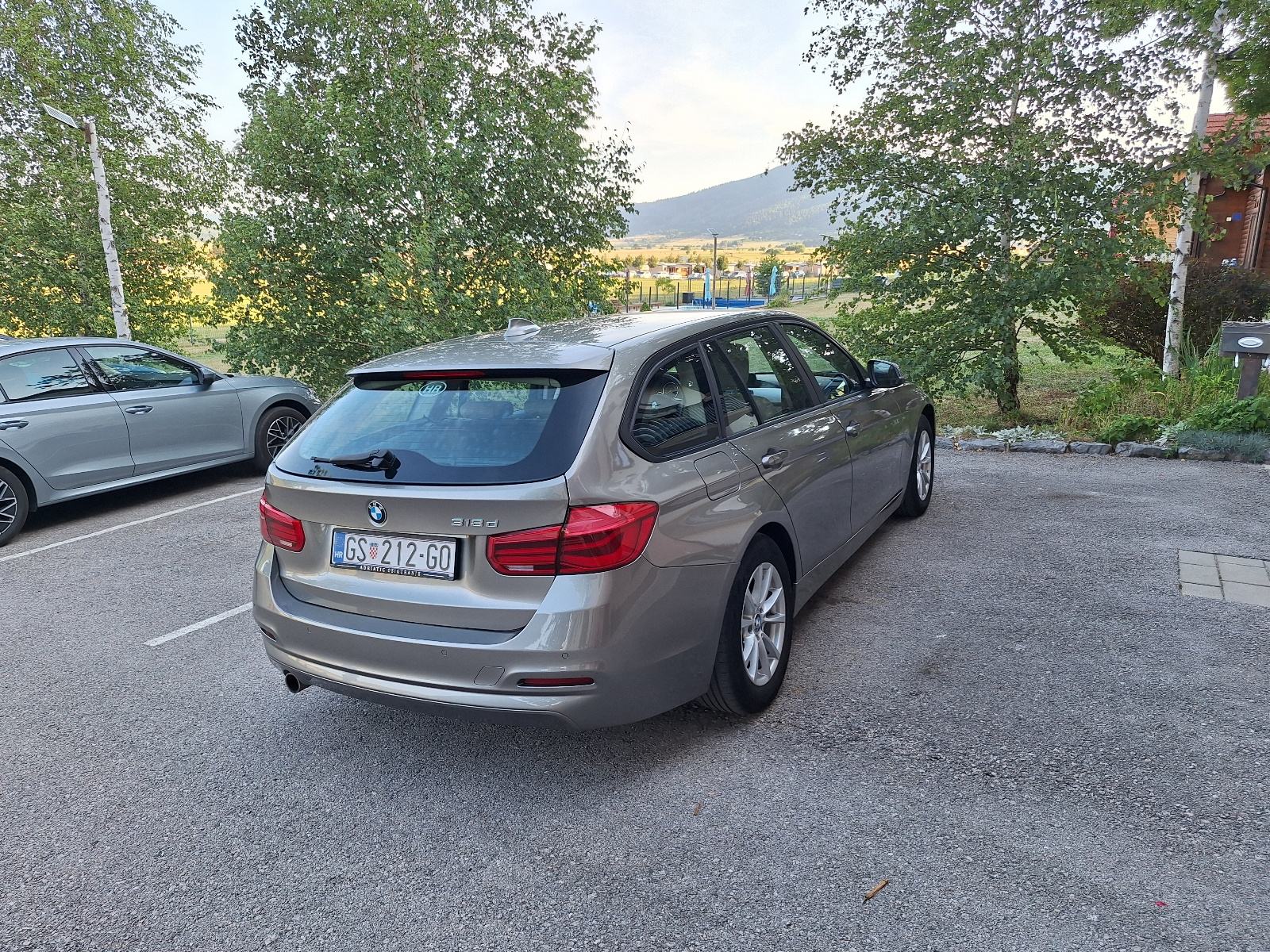BMW serija 3 Touring 318d automatik, fotografija 4