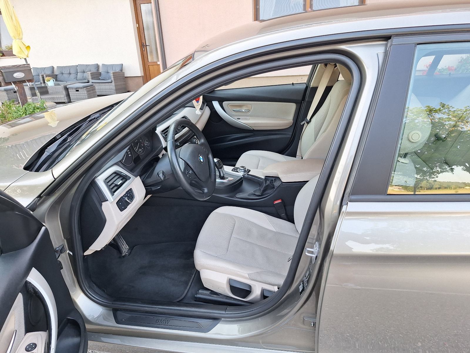 BMW serija 3 Touring 318d automatik, fotografija 8