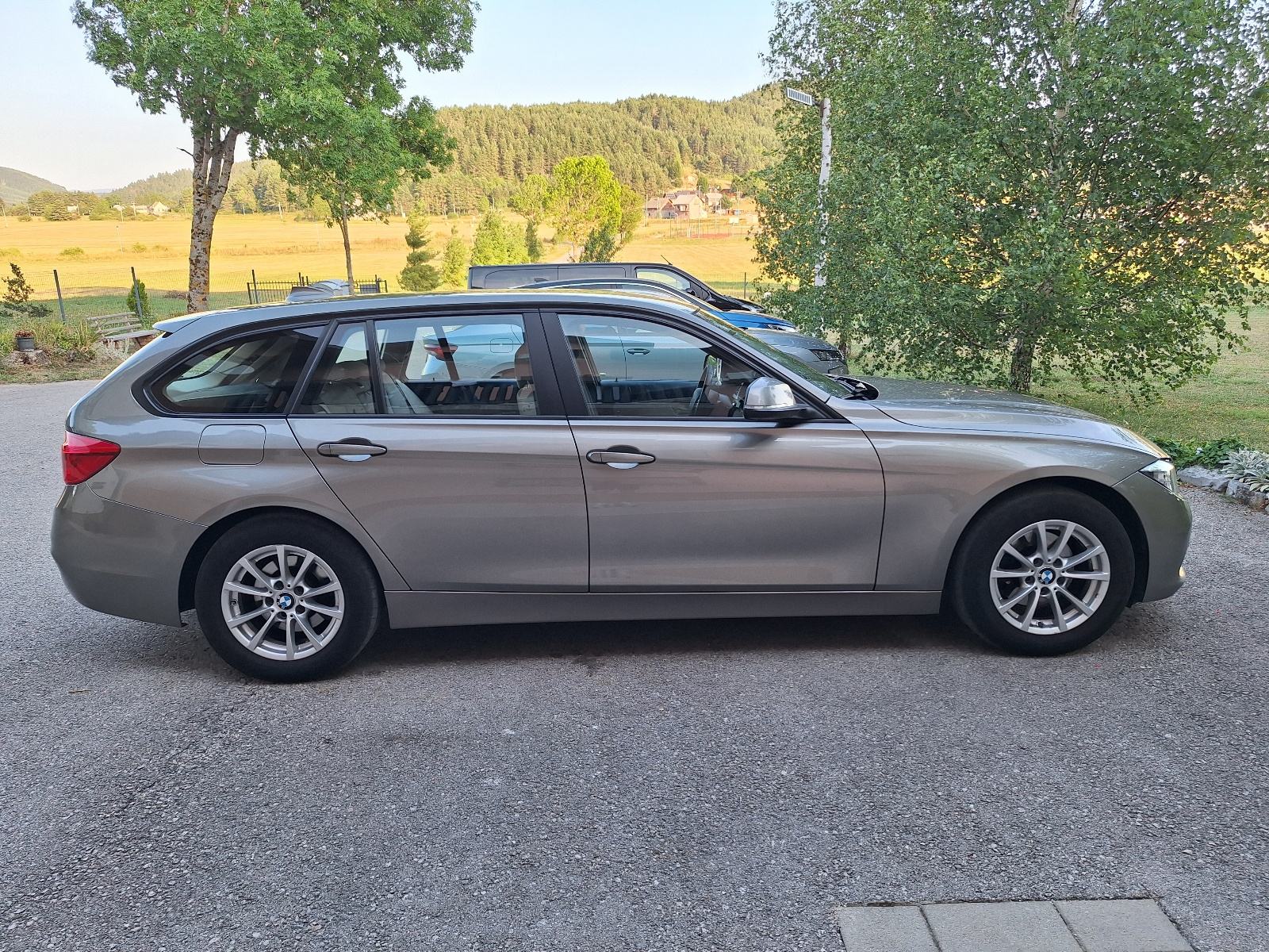 BMW serija 3 Touring 318d automatik, fotografija 3