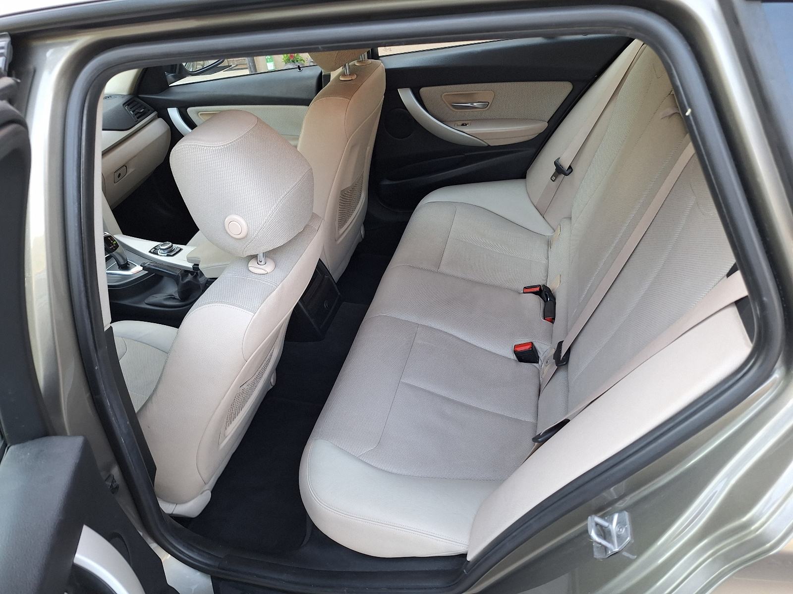 BMW serija 3 Touring 318d automatik, fotografija 11