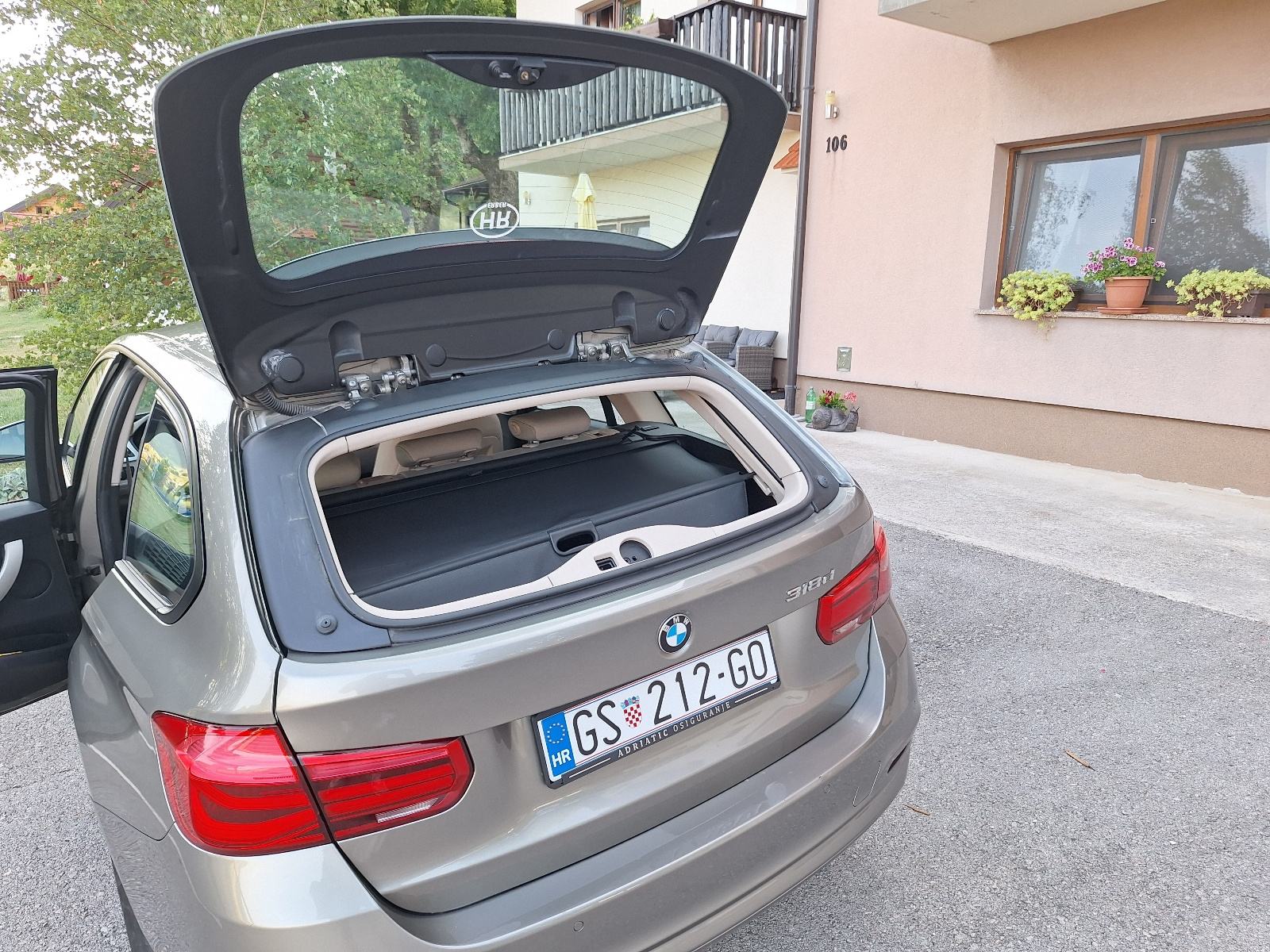 BMW serija 3 Touring 318d automatik, fotografija 12