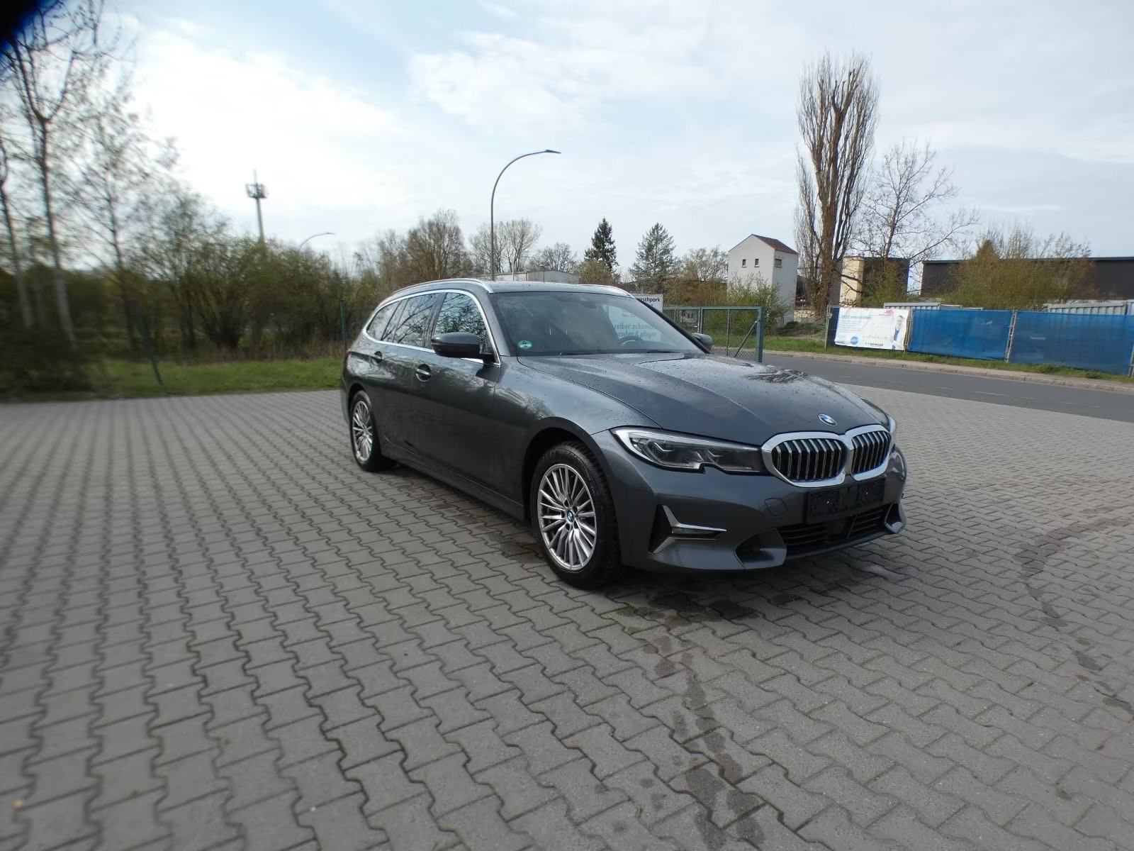 BMW serija 3 Touring 318d automatik, fotografija 12