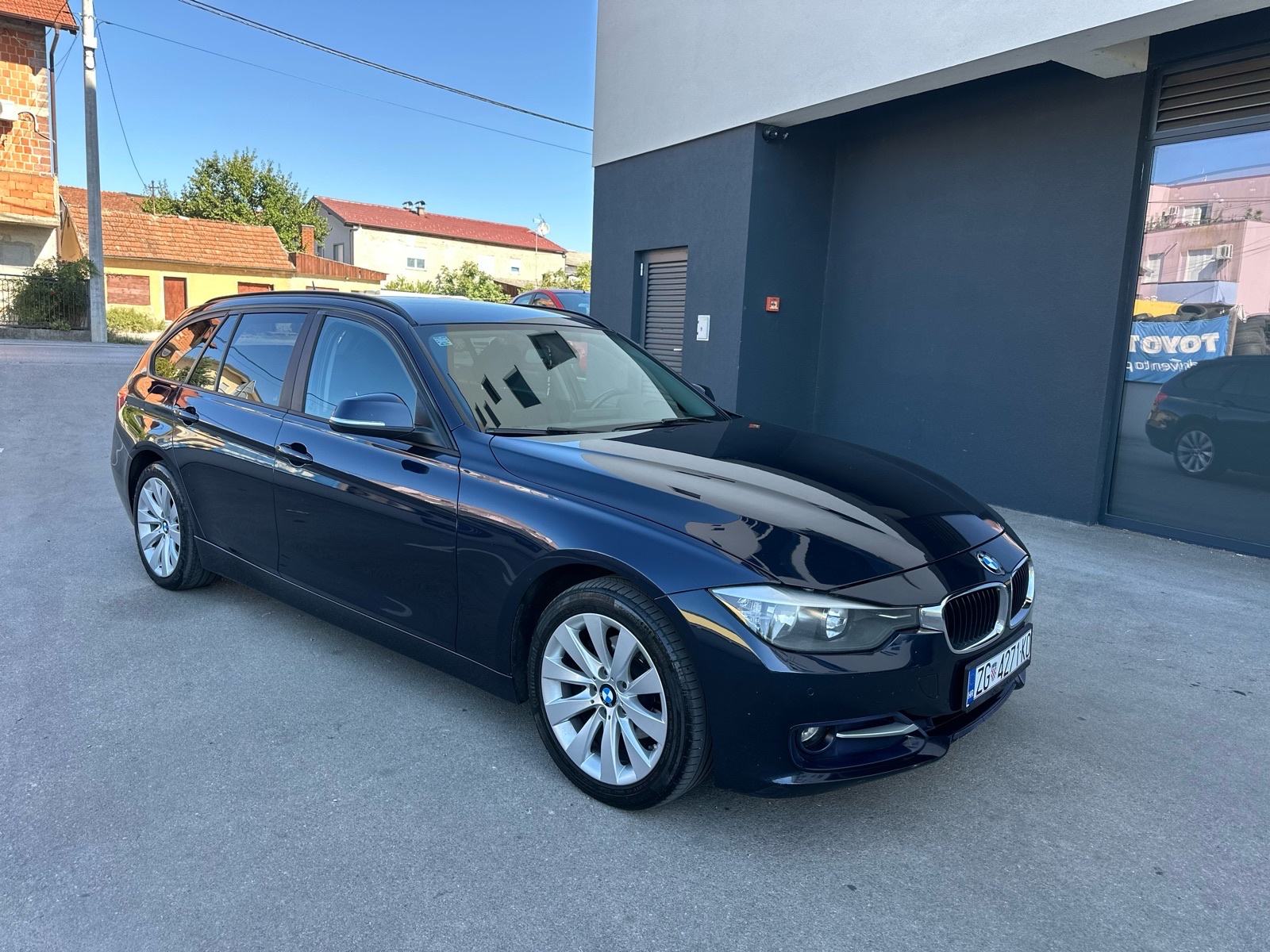 BMW serija 3 Touring 318d automatik, fotografija 1