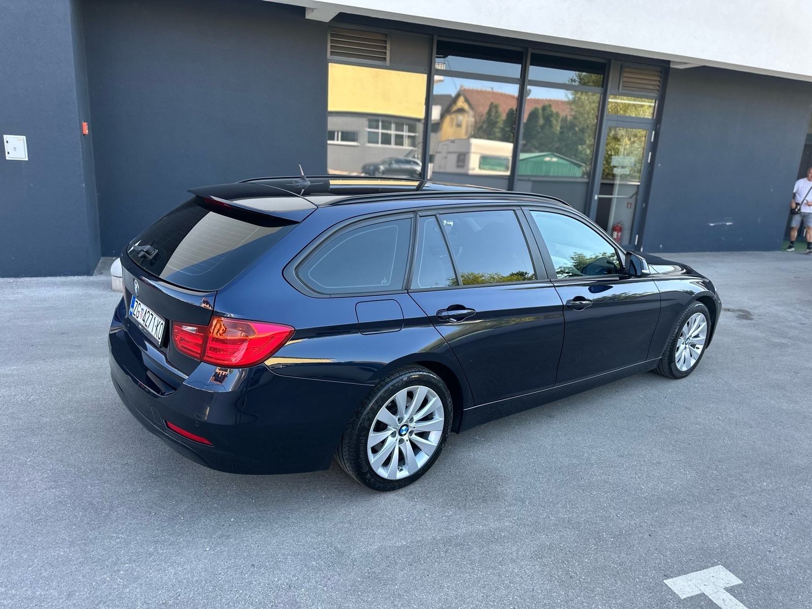 BMW serija 3 Touring 318d automatik, fotografija 5