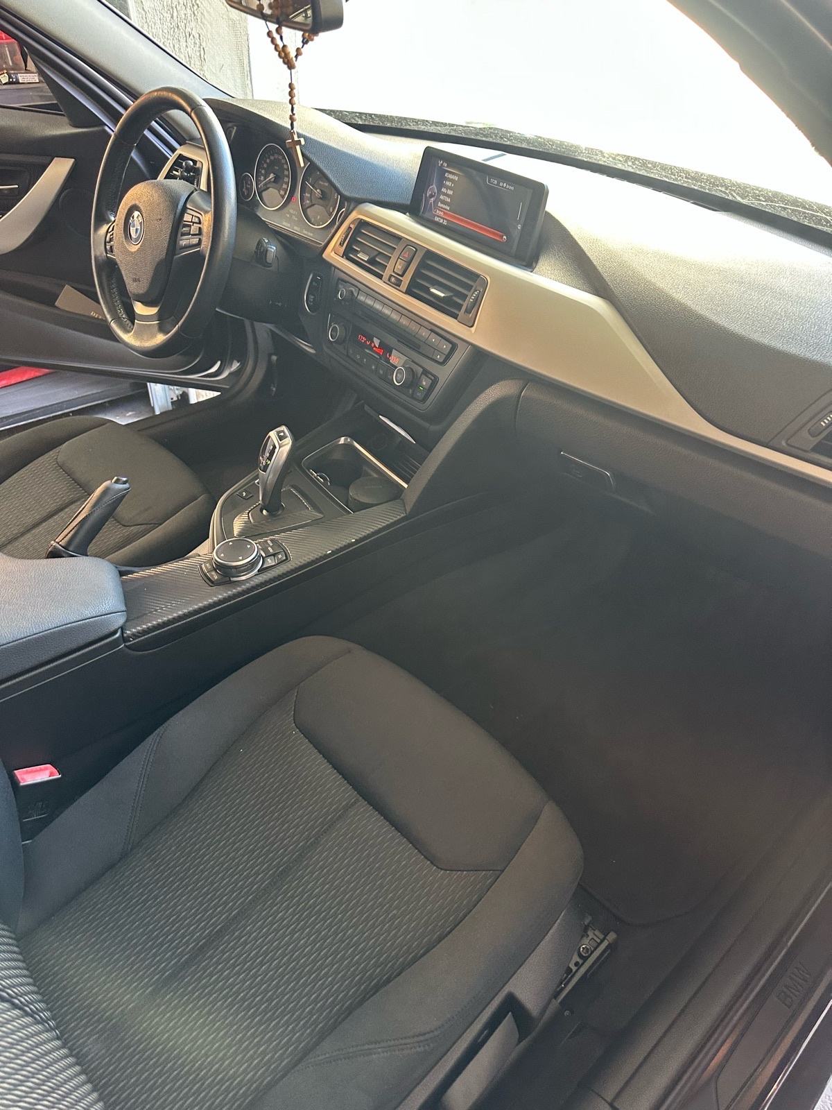 BMW serija 3 Touring 318d automatik, fotografija 8