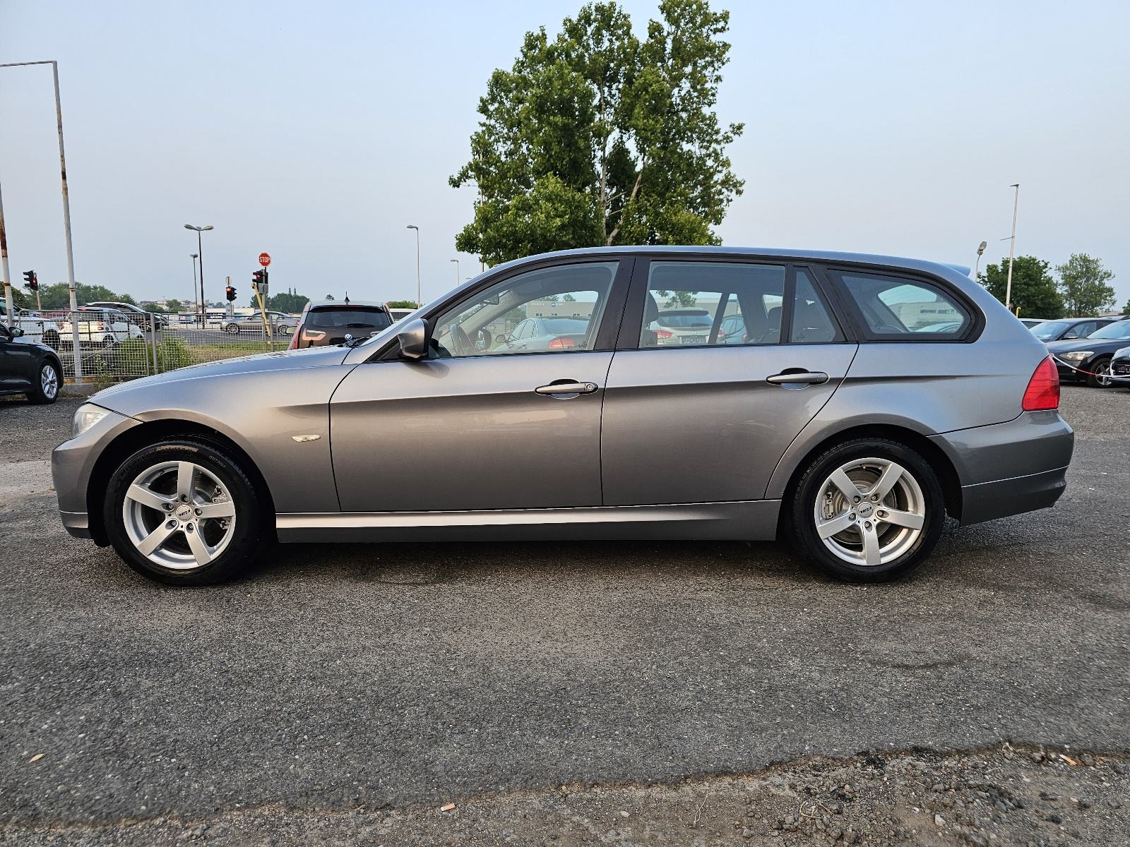 BMW serija 3 Touring 318d ***ODLIČNO-STANJE***6-BRZINA***REDIZAJN***, fotografija 8