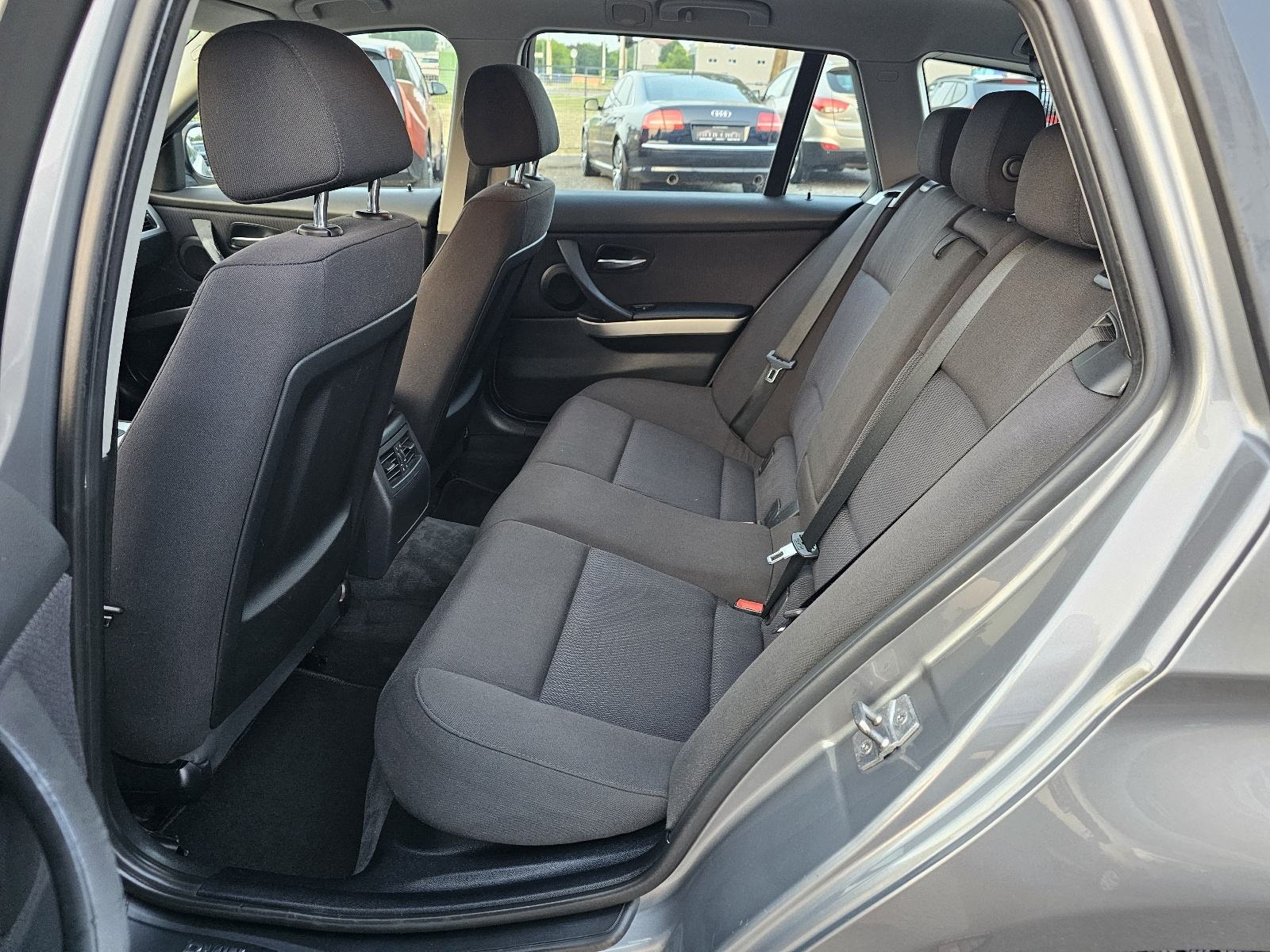 BMW serija 3 Touring 318d ***ODLIČNO-STANJE***6-BRZINA***REDIZAJN***, fotografija 10