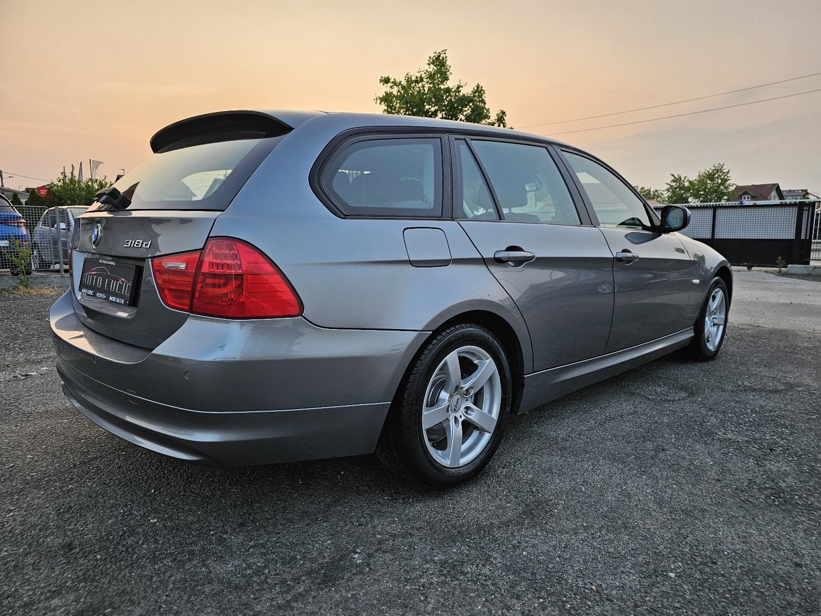 BMW serija 3 Touring 318d ***ODLIČNO-STANJE***6-BRZINA***REDIZAJN***, fotografija 5