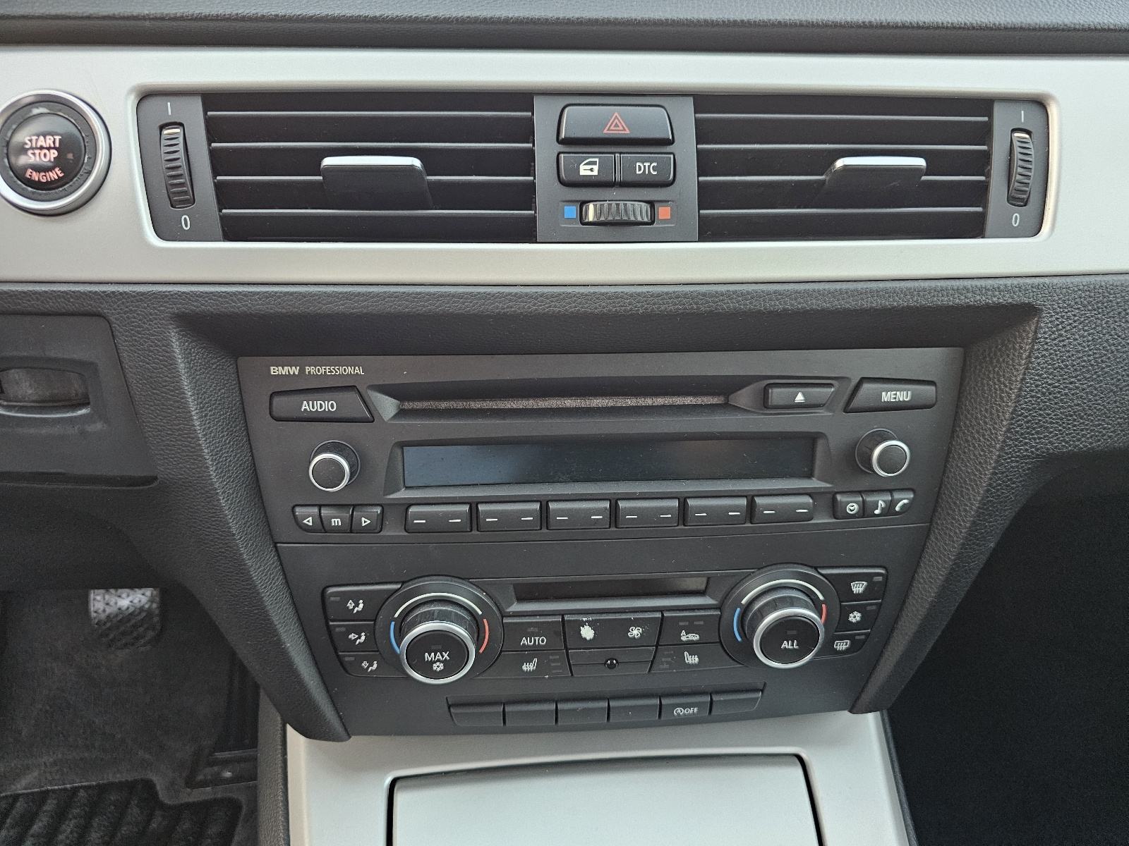 BMW serija 3 Touring 318d ***ODLIČNO-STANJE***6-BRZINA***REDIZAJN***, fotografija 15