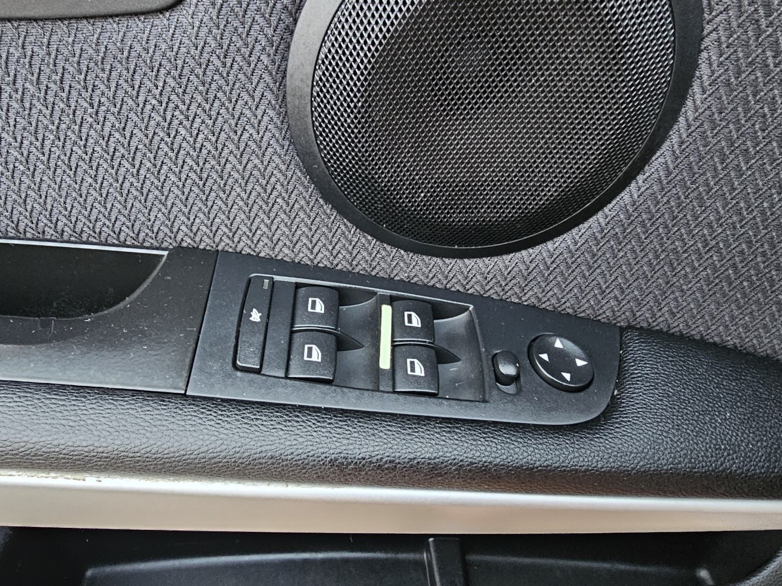 BMW serija 3 Touring 318d ***ODLIČNO-STANJE***6-BRZINA***REDIZAJN***, fotografija 18