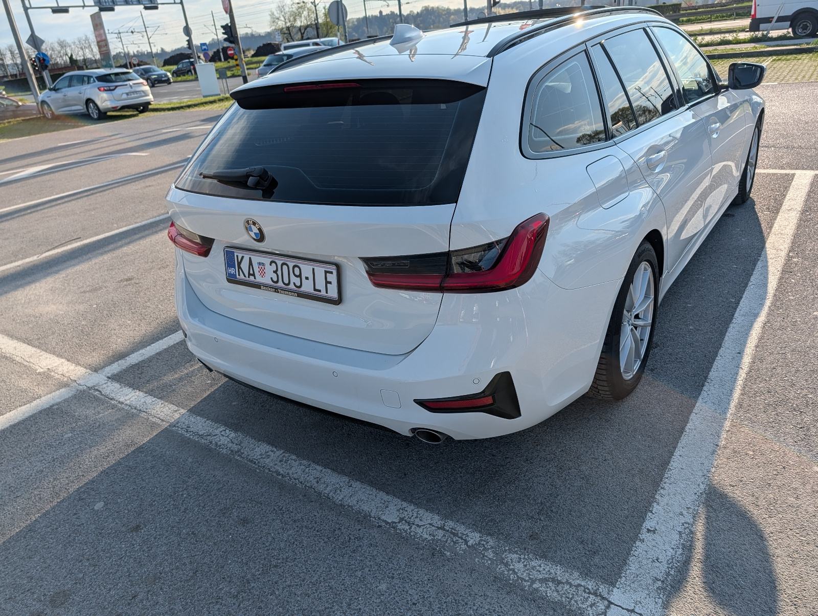 BMW serija 3 Touring 318d, pogled izvana - slika 4