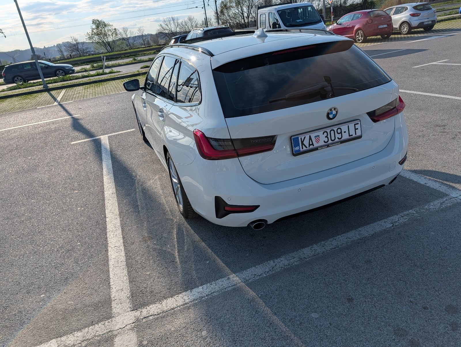 BMW serija 3 Touring 318d, pogled izvana - slika 5