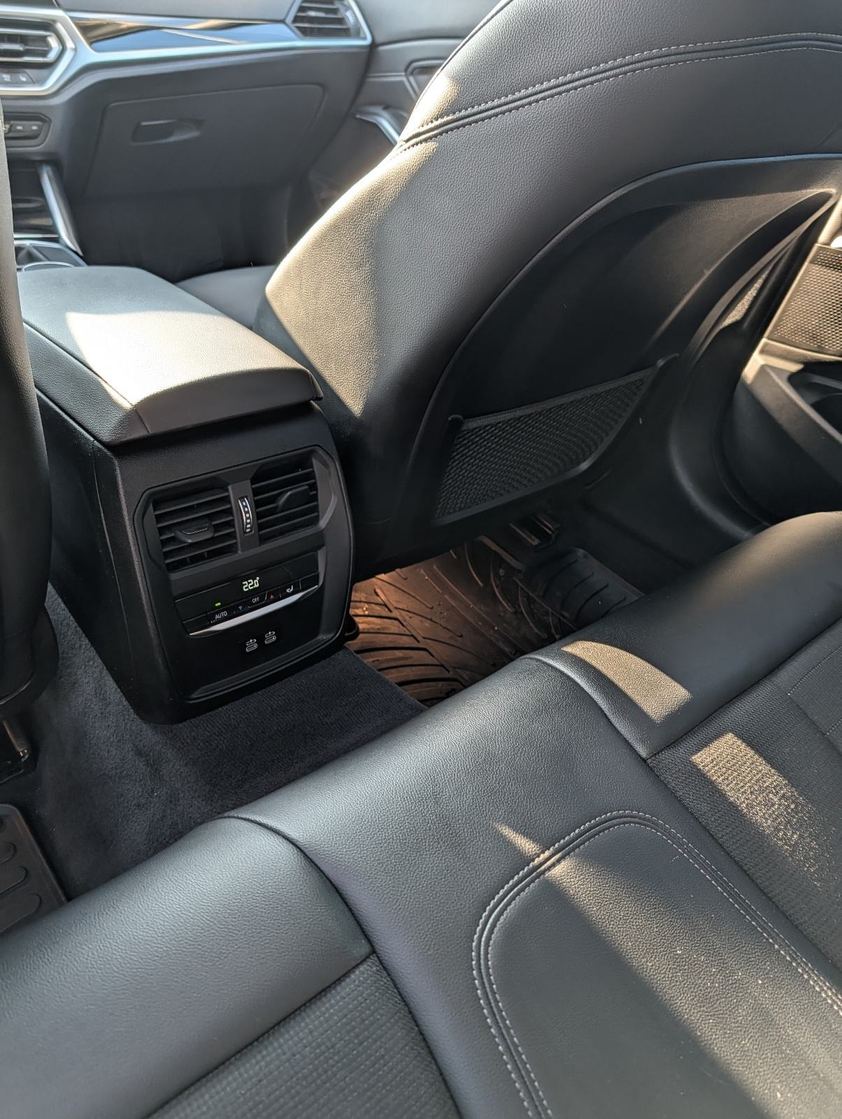 BMW serija 3 Touring 318d, fotografija 11
