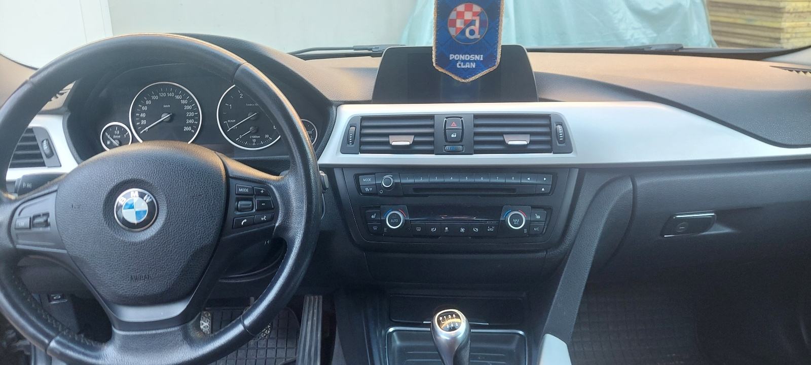 BMW serija 3 Touring 318d, fotografija 10