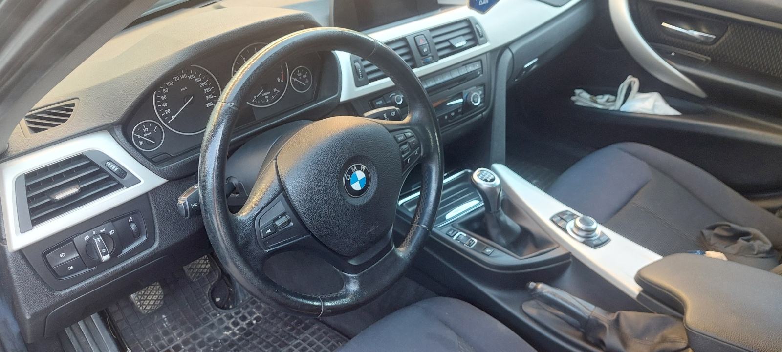 BMW serija 3 Touring 318d, fotografija 9