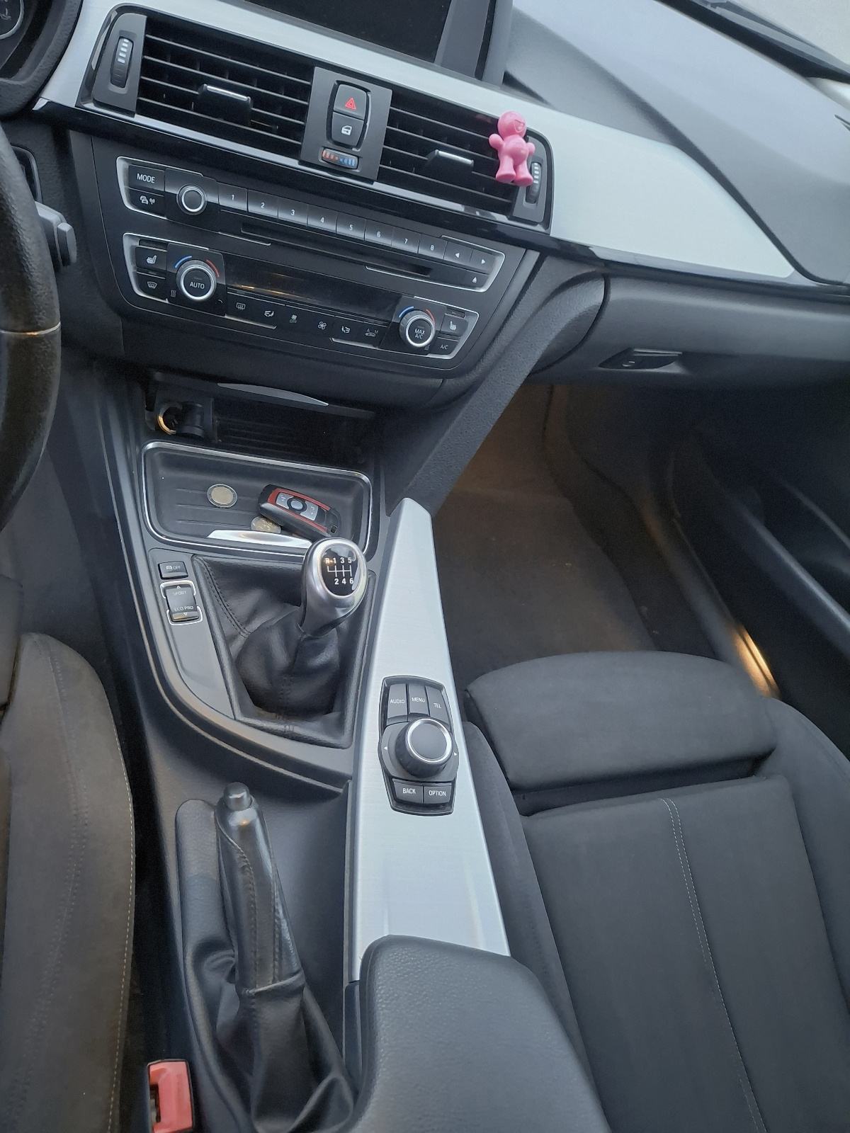 BMW serija 3 Touring 318d, fotografija 6