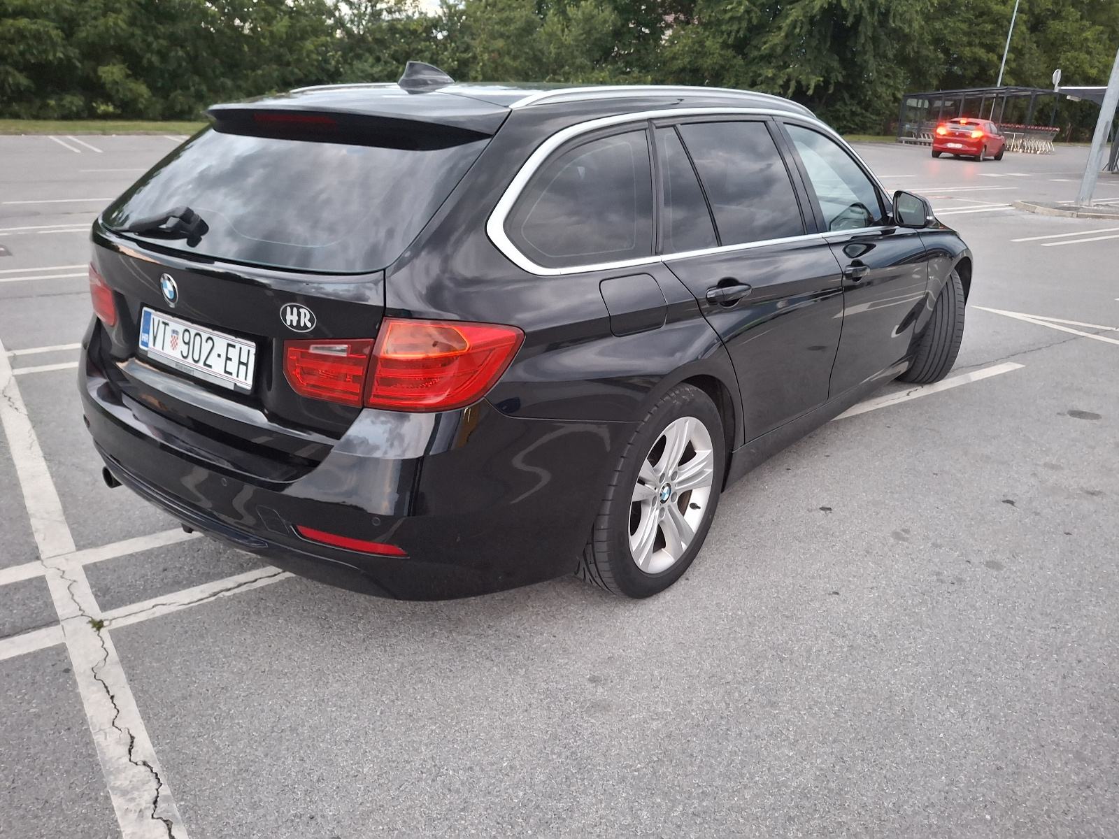BMW serija 3 Touring 318d, fotografija 3