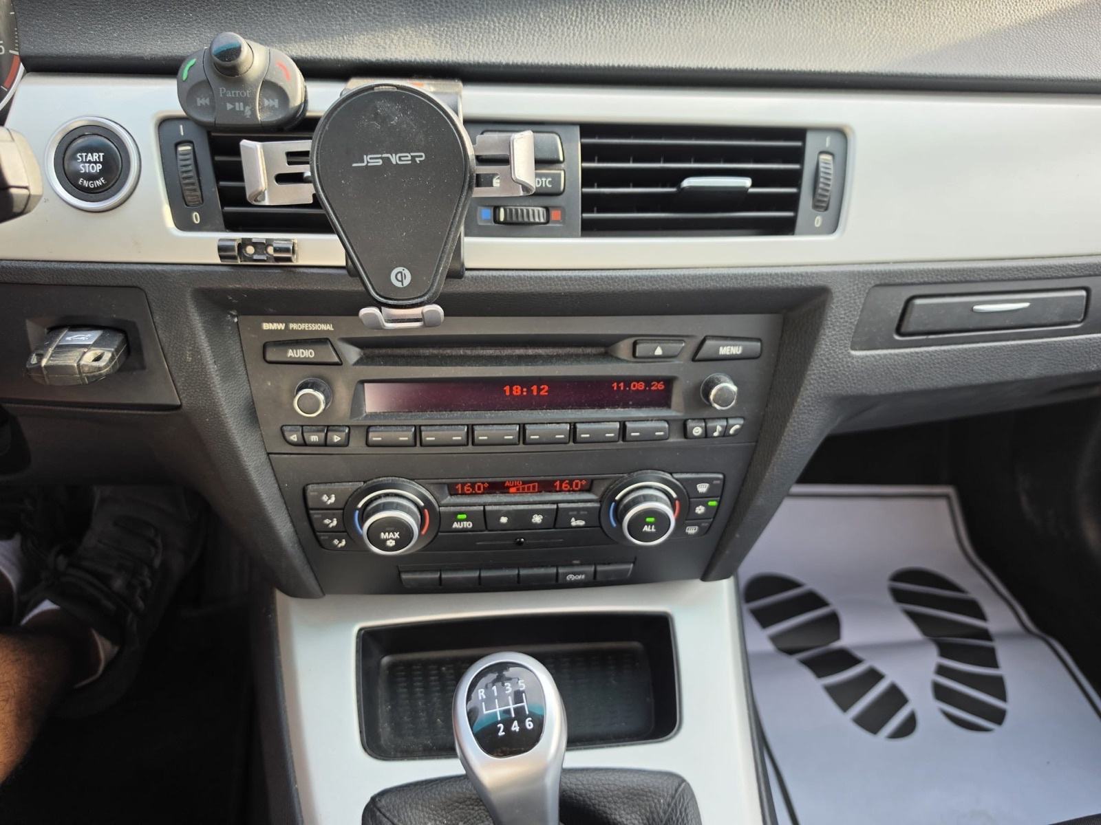 BMW serija 3 Touring 318d / REG 1 GOD / XENON !, fotografija 13