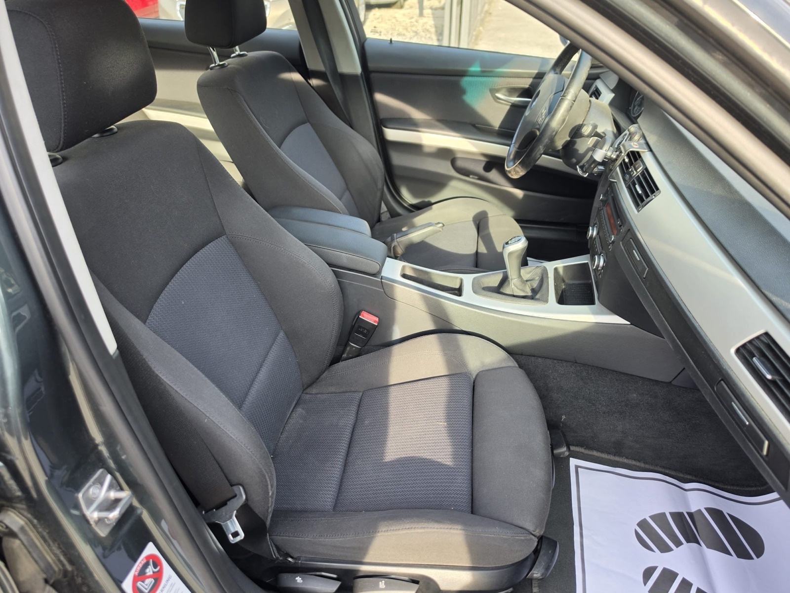 BMW serija 3 Touring 318d / REG 1 GOD / XENON !, fotografija 17